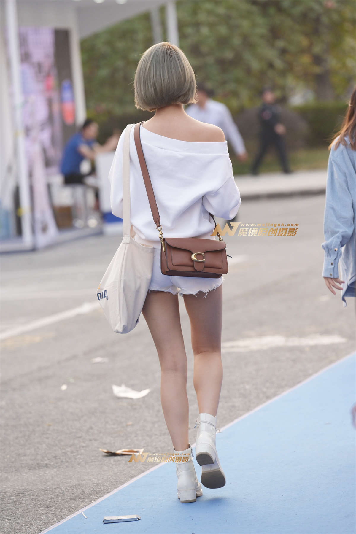 图片[2]-热裤美女-日更街拍