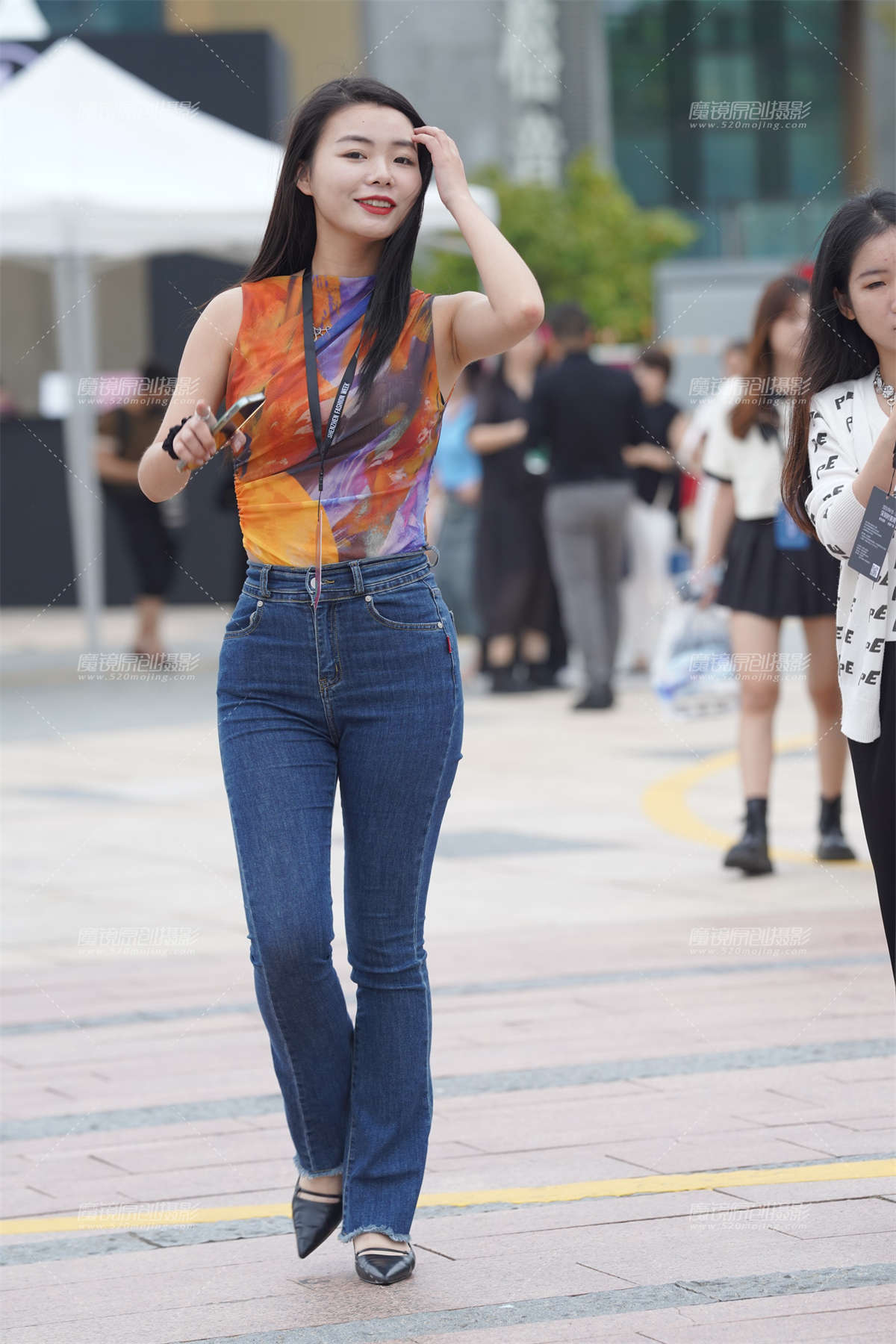 图片[2]-活泼俏皮紧牛美眉 好想和她恋爱-日更街拍