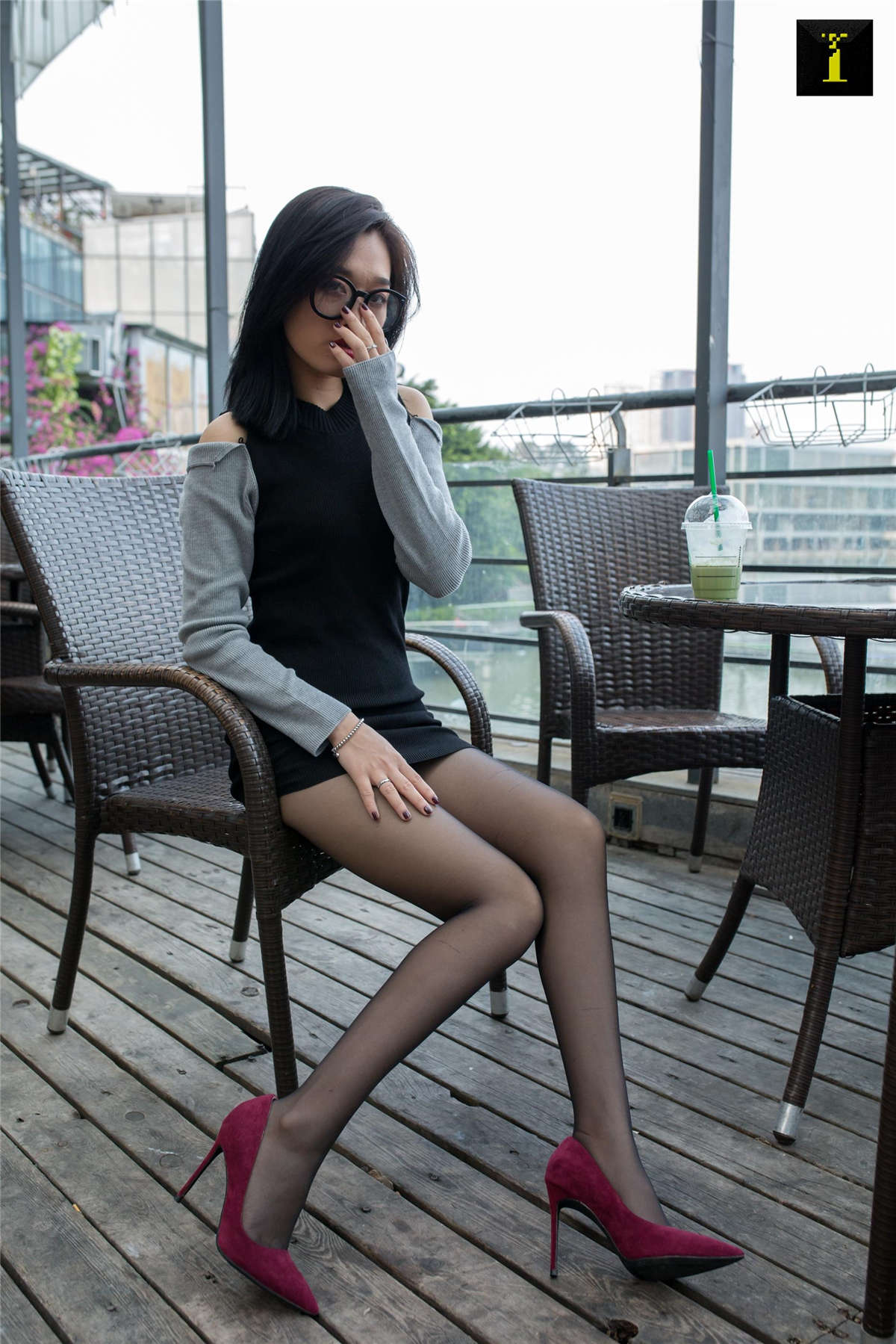 图片[2]-IESS异思趣向 丝享家628期：可乐 冬季专属绒面高跟-日更街拍