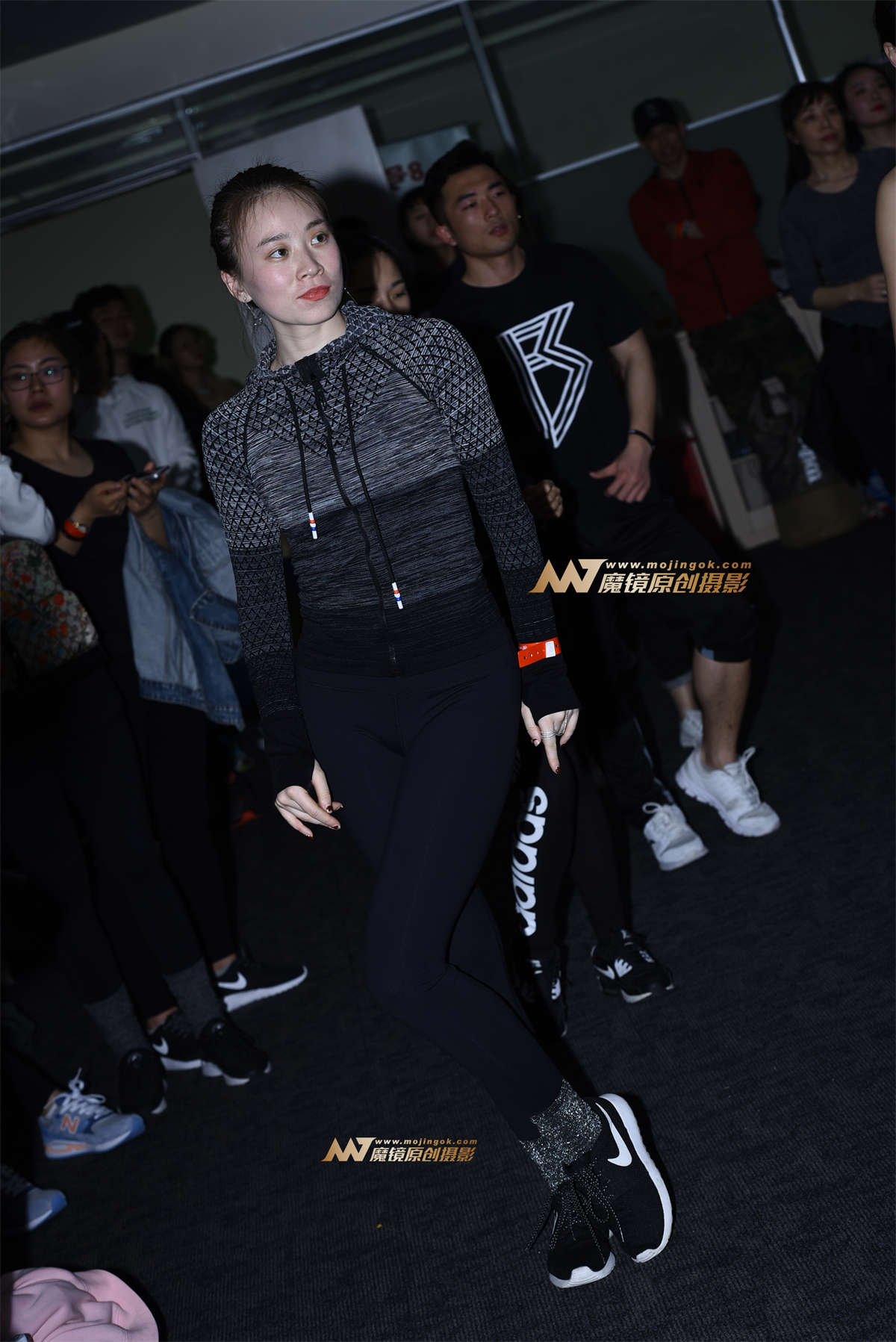 【咔喳赛贴】室内锻炼-日更街拍