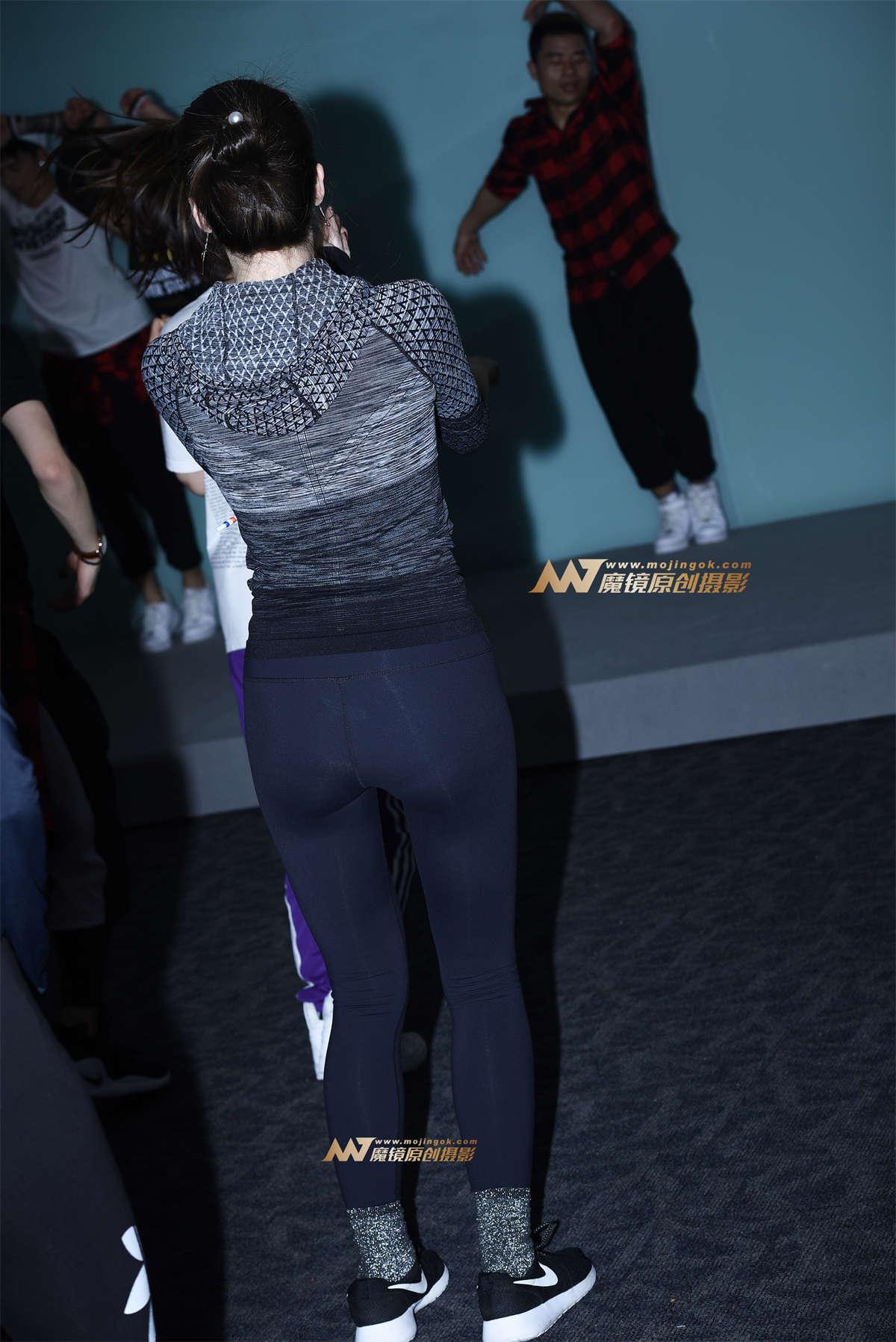 图片[2]-【咔喳赛贴】室内锻炼-日更街拍