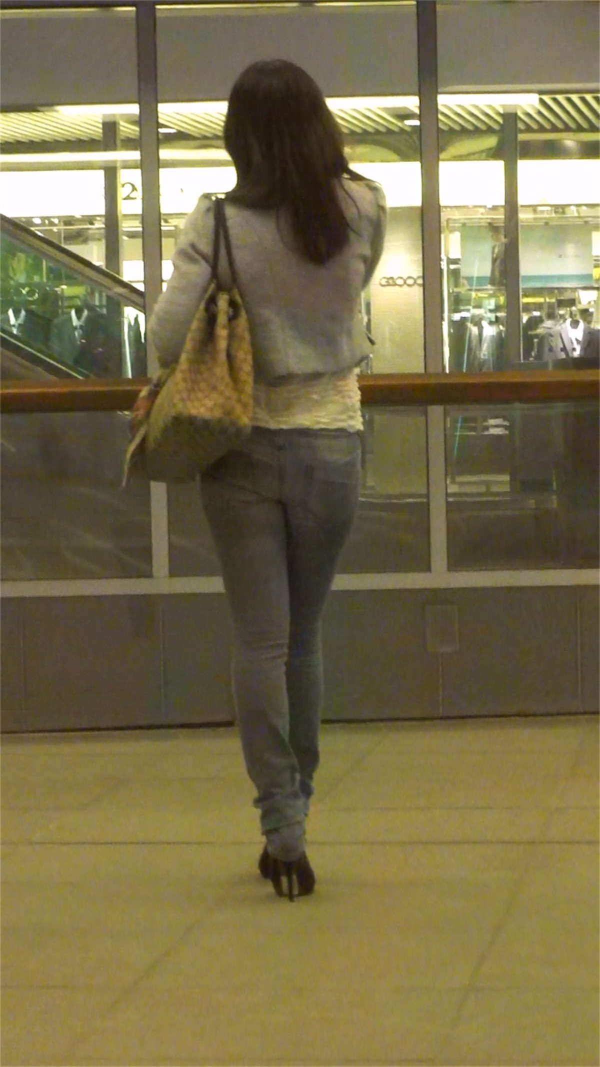 图片[2]-气质高跟牛仔美女-日更街拍