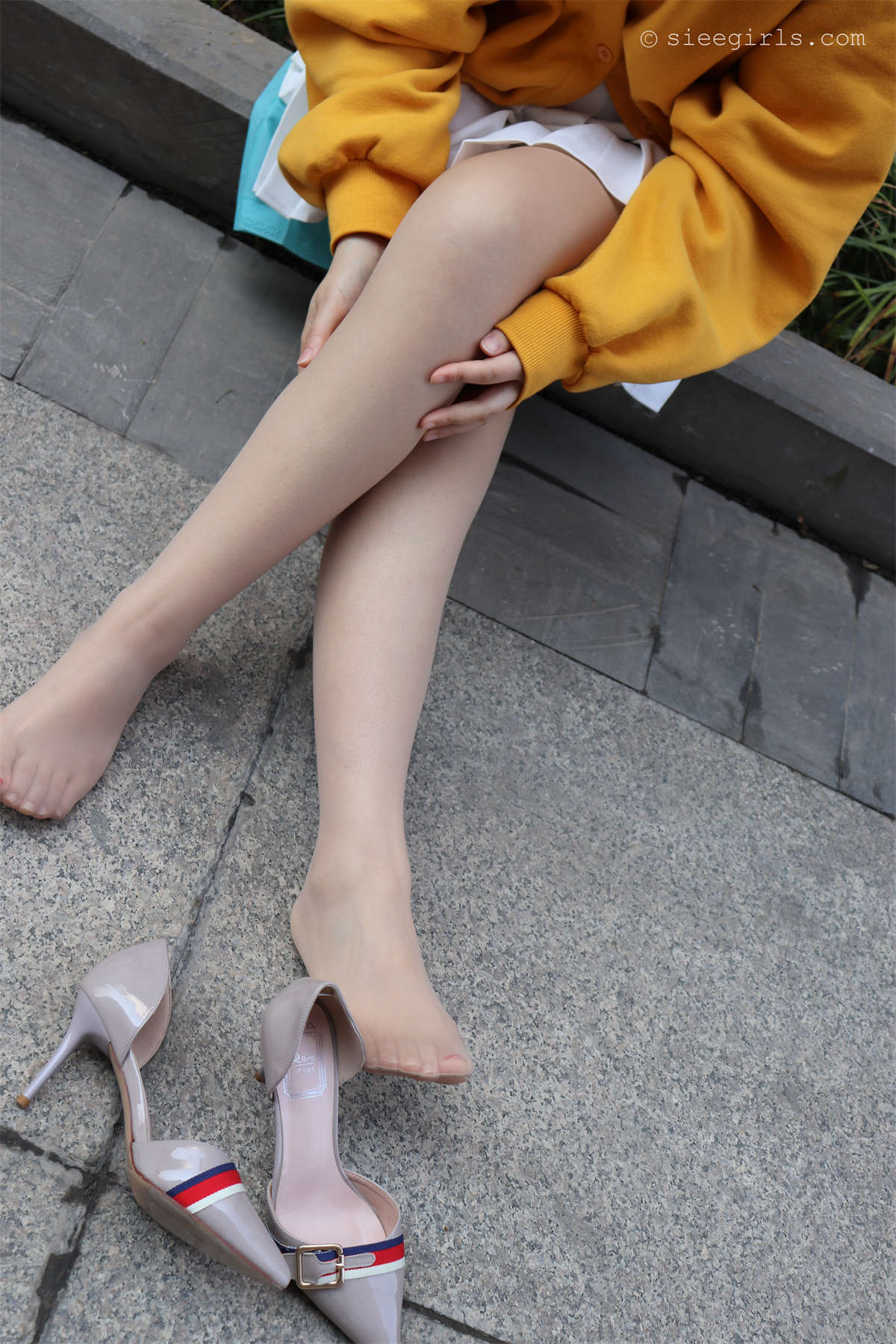 图片[2]-SIEE丝意新刊 NO.055 依依姐姐-日更街拍