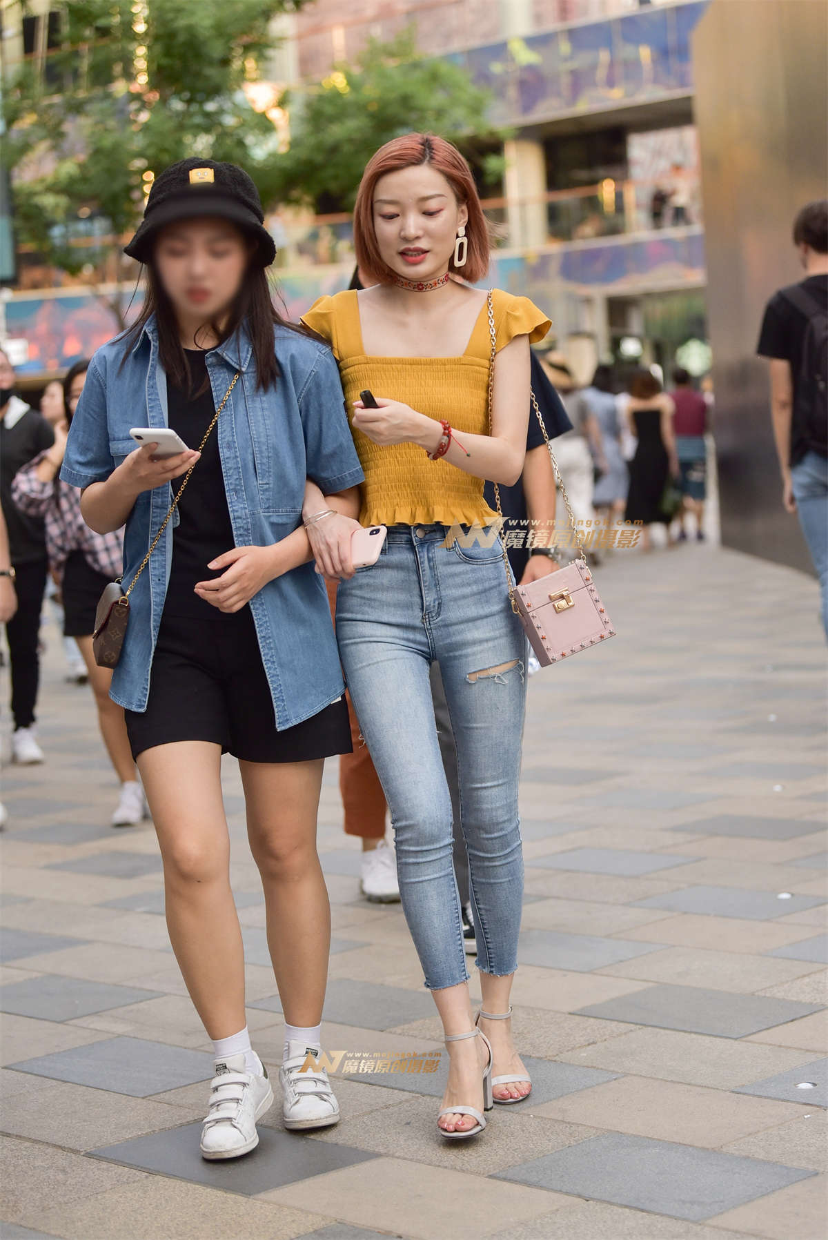 [赛德克赛帖] 性感紧身仔裤美女-日更街拍