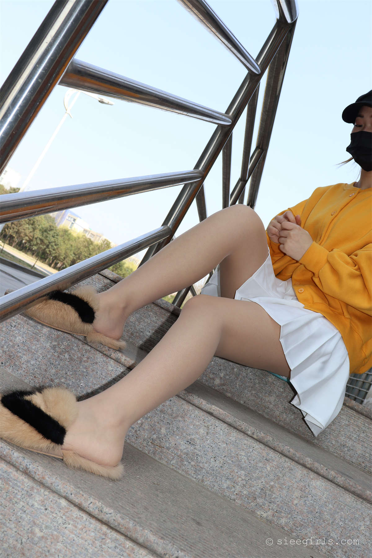 SIEE丝意新刊 NO.056 依依姐姐2-日更街拍