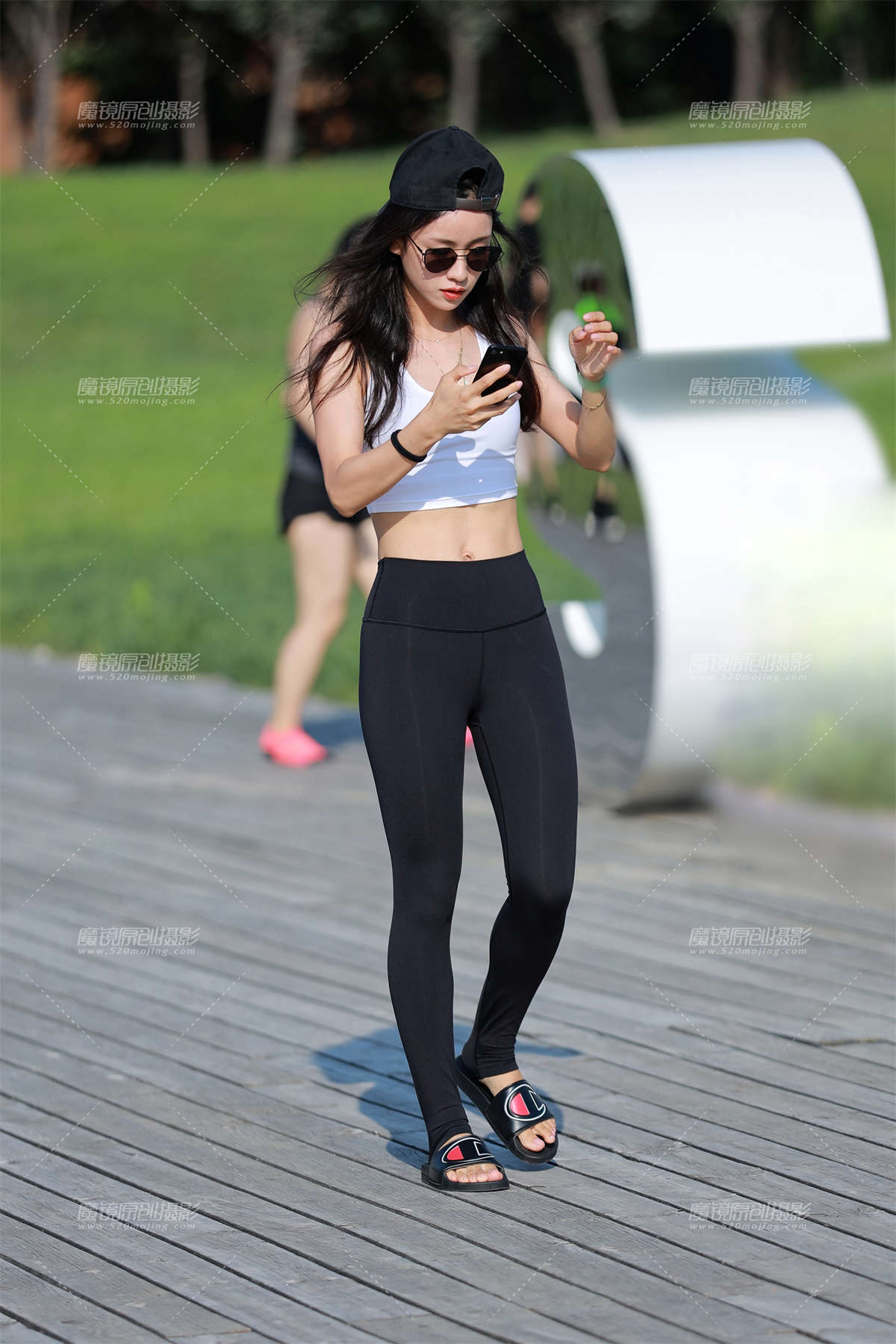 【小默赛帖】★黑色紧身美女★-日更街拍