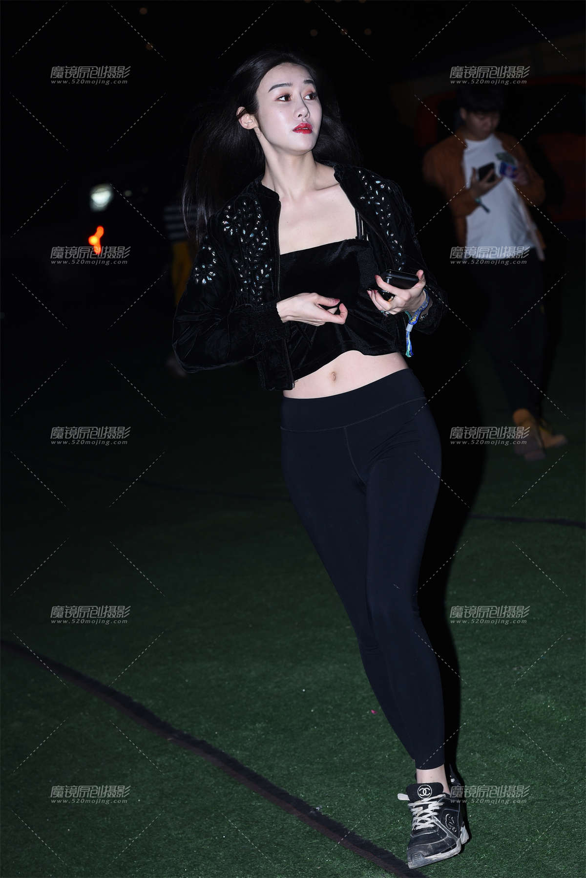 腿长，跑的也快-日更街拍