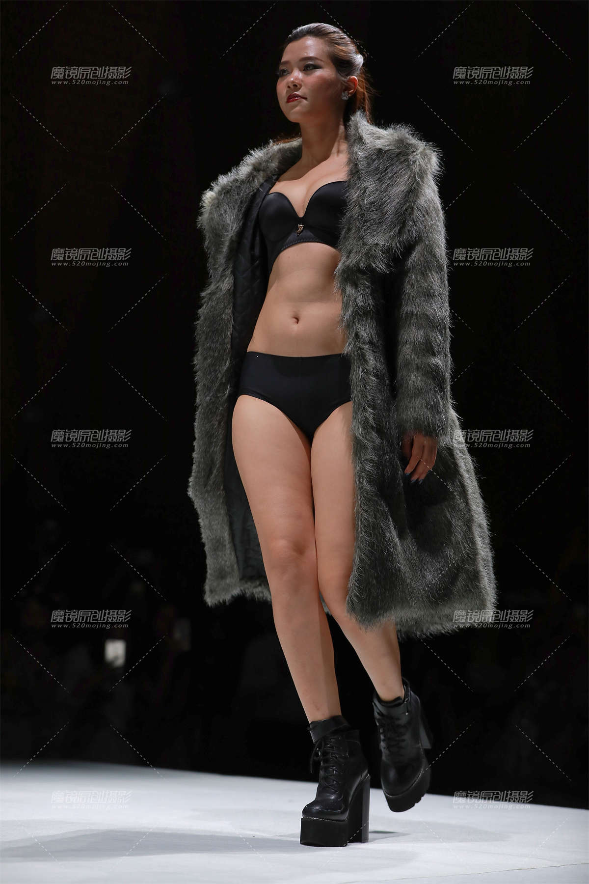 一场性感大秀 II-日更街拍