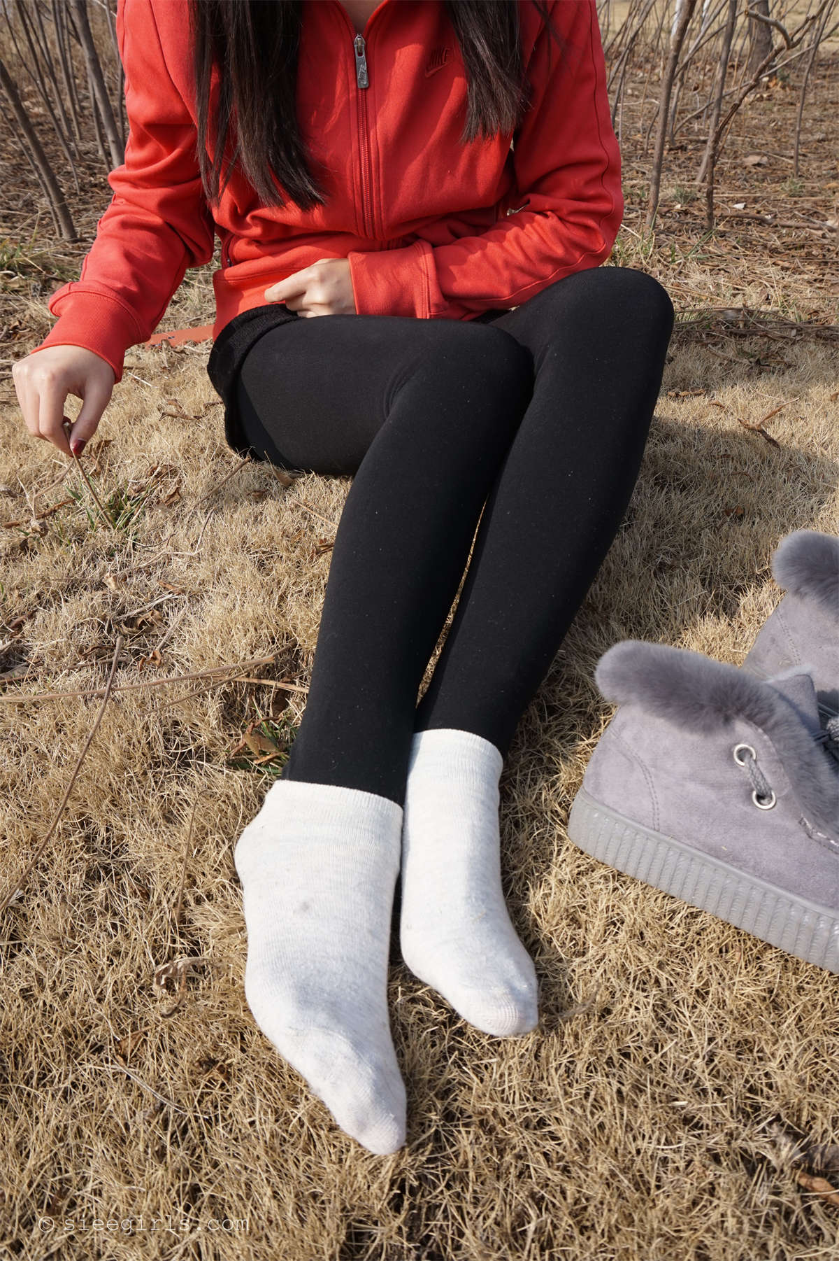 SIEE丝意新刊 NO.057 琦琦 若有所思-日更街拍