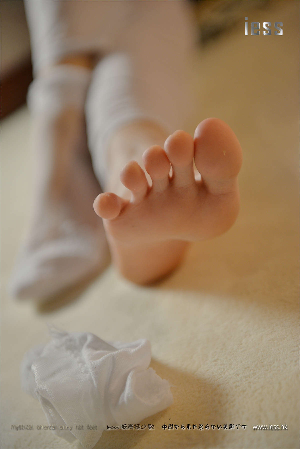 IESS异思趣向 丝足便当071期：公主蕾丝时装袜展示 小夕-日更街拍