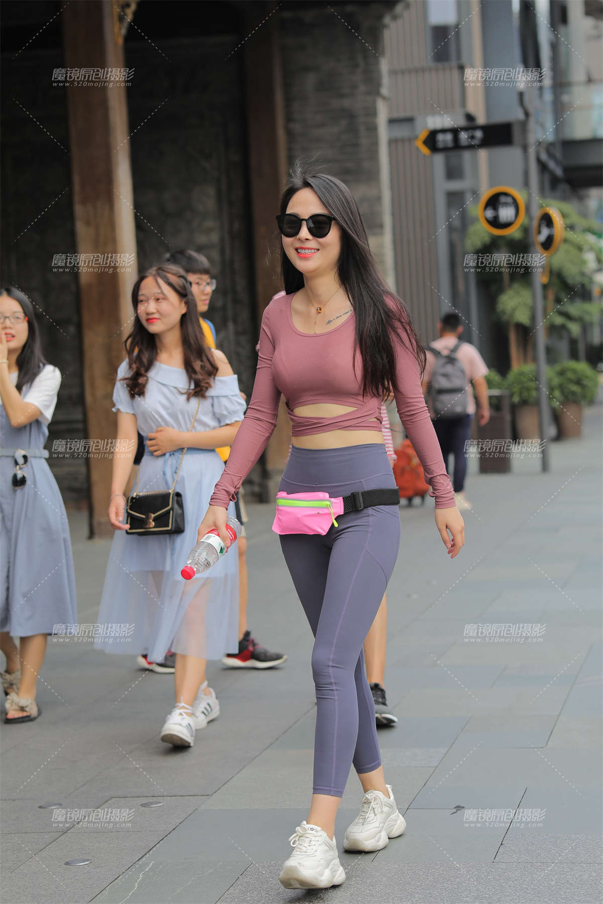 【凯恩赛贴】身材不错的运动小姐姐-日更街拍