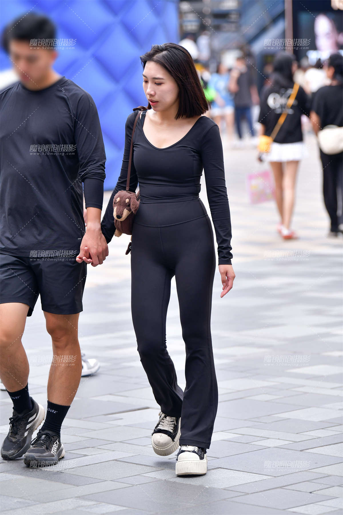 ★紧身衣紧身裤美女-日更街拍