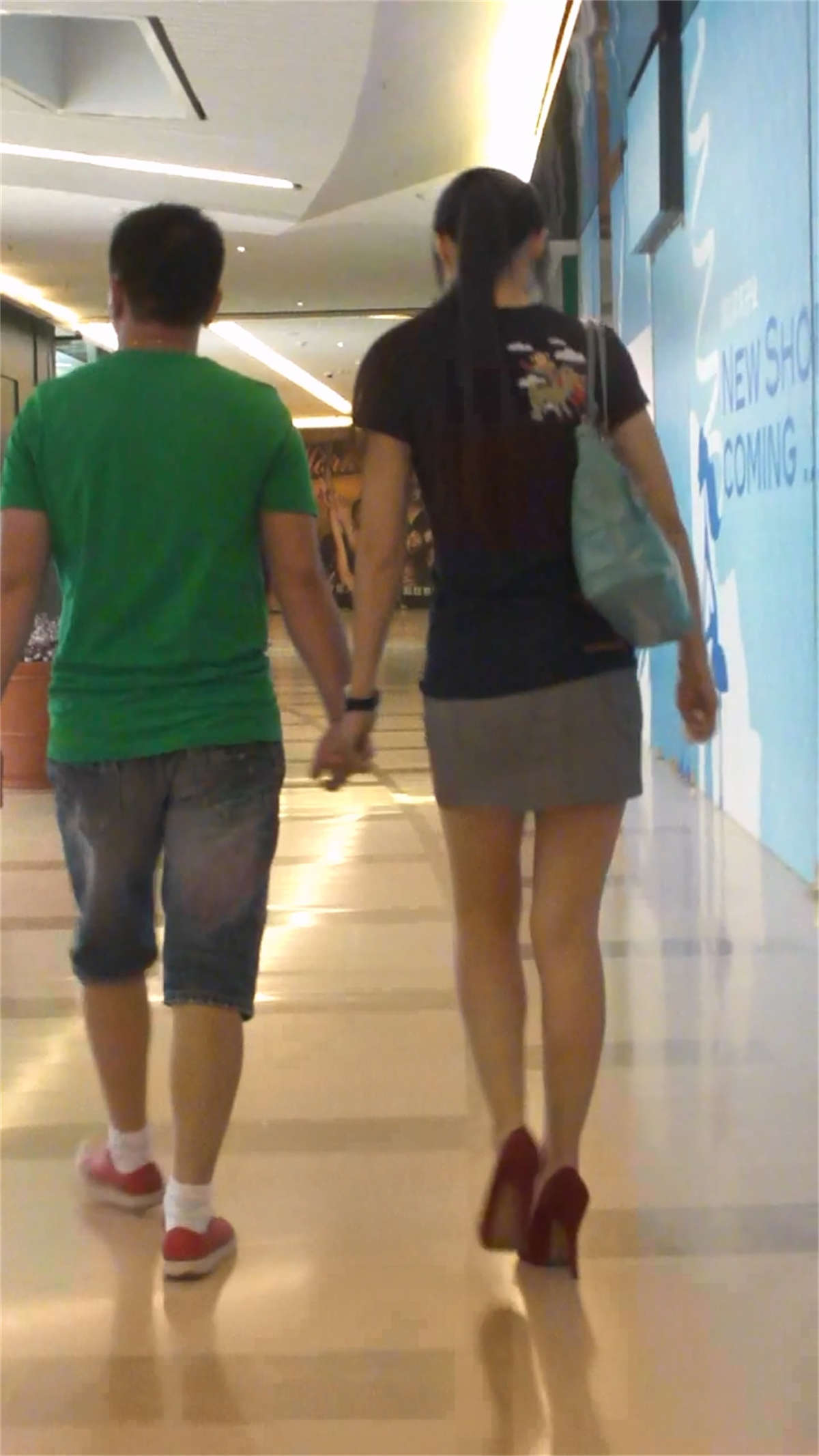 图片[2]-清纯美女的性感红高跟-日更街拍