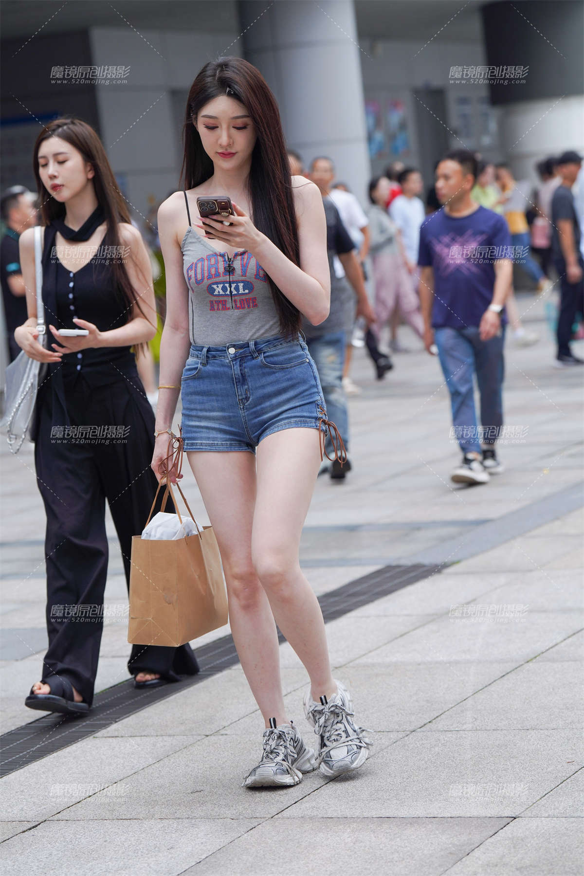 热裤美眉-日更街拍