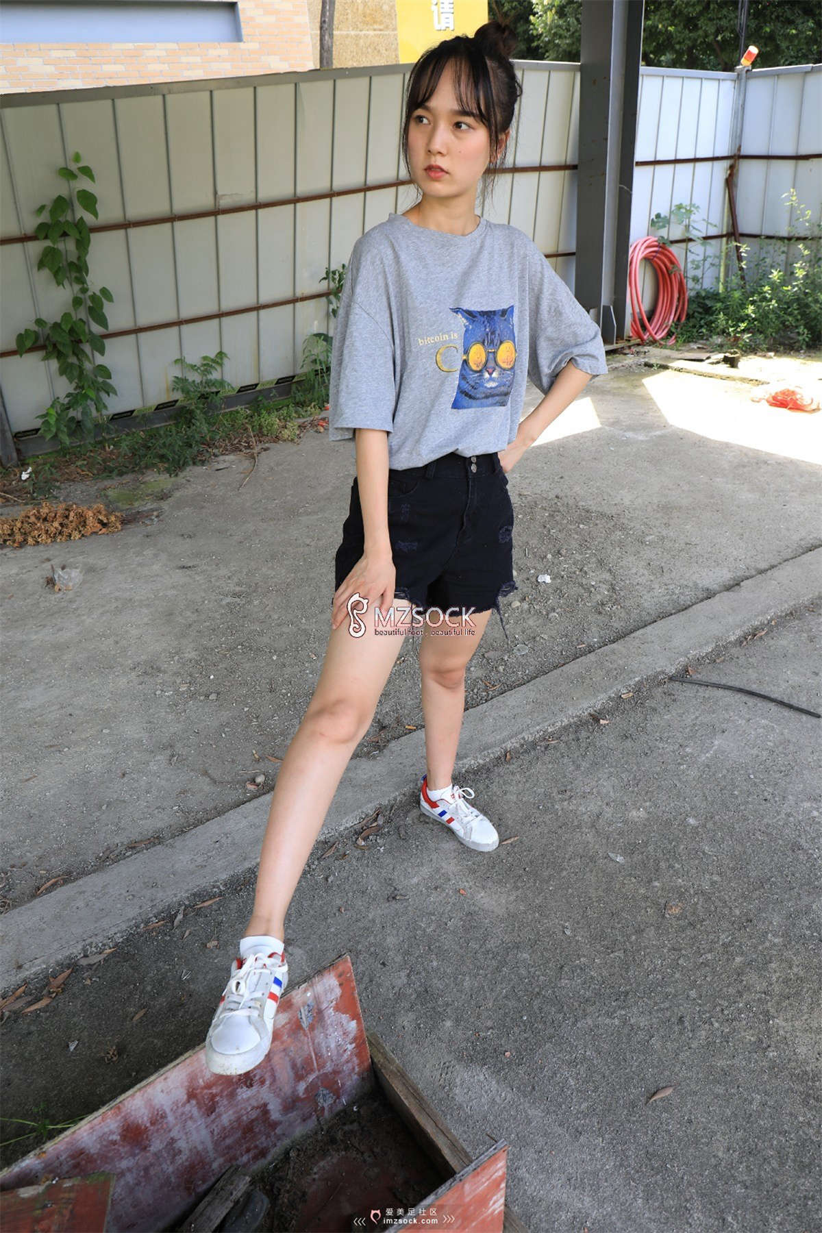 MZSOCK-2019 NO.049 悦悦-日更街拍