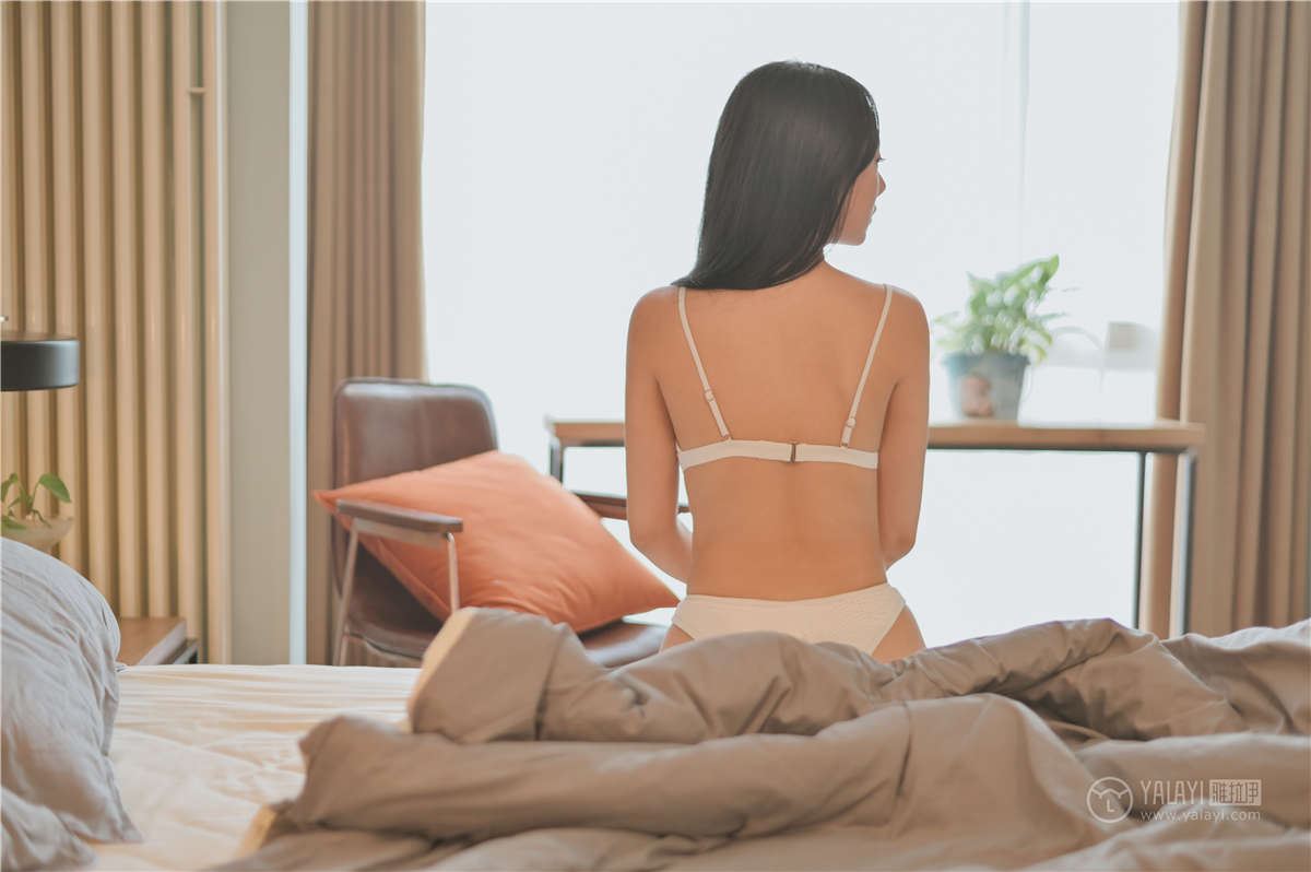 YALAYI雅拉伊 No.323 女白领的私生活2 何嘉颖-日更街拍