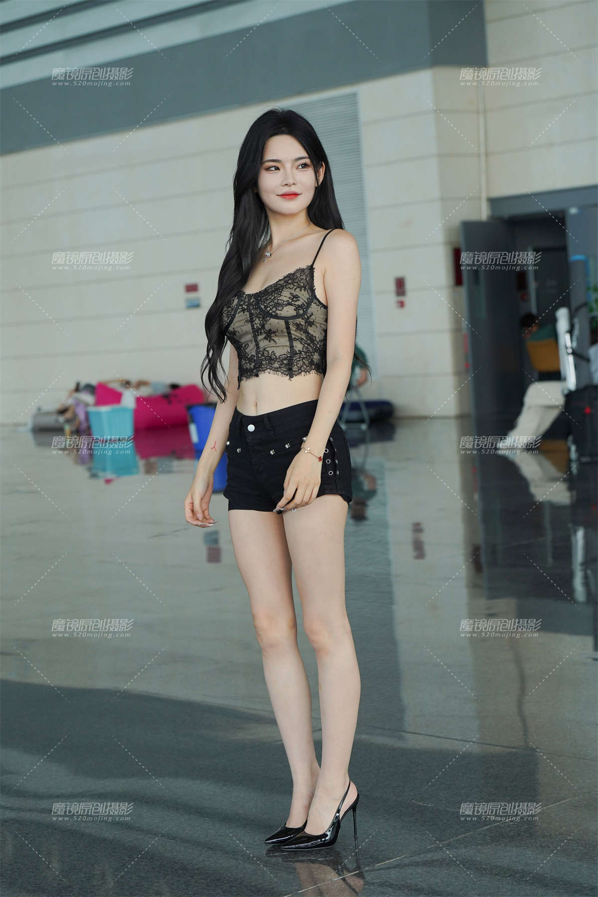 热裤长腿-日更街拍