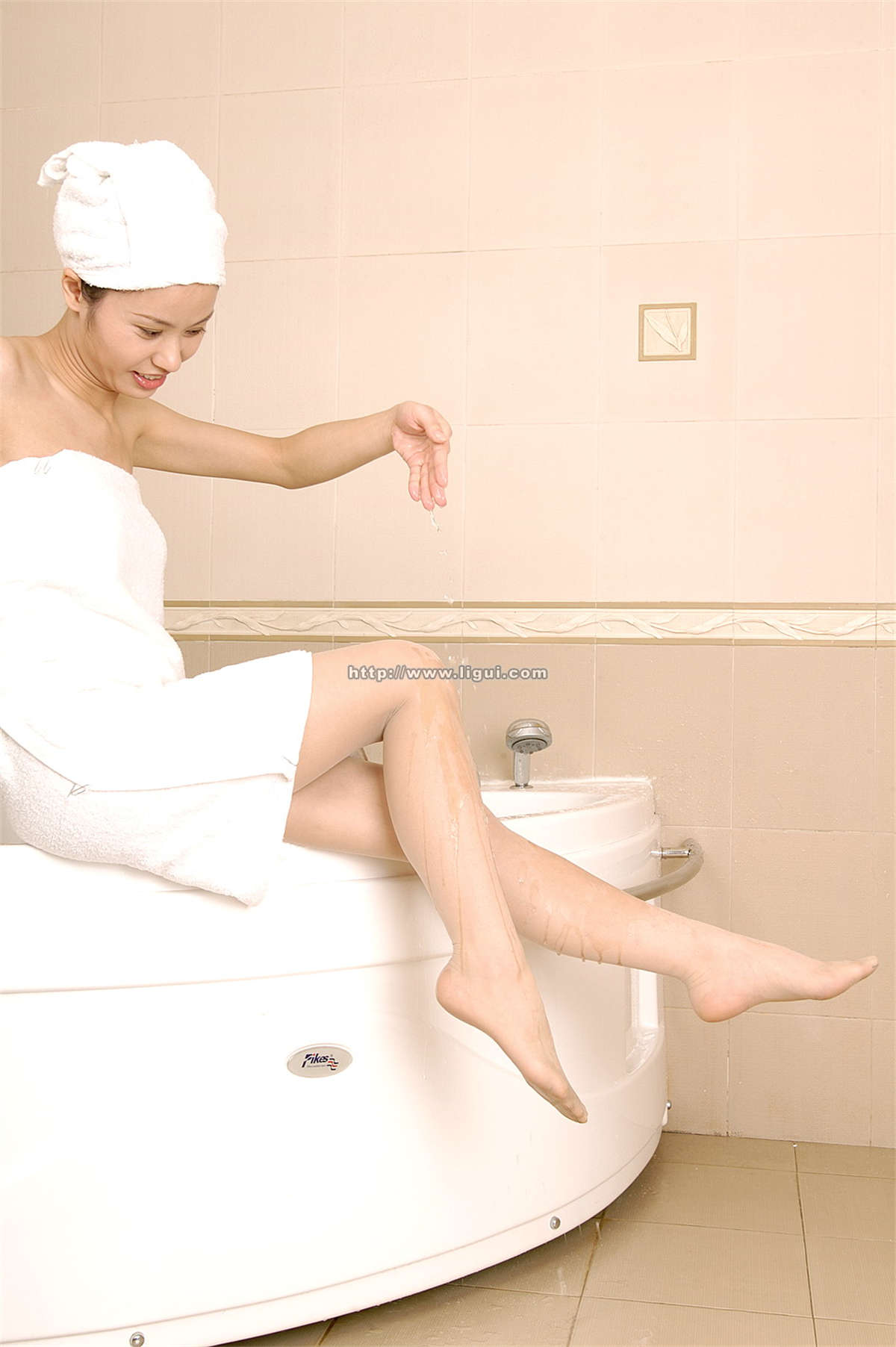 Ligui丽柜 2006-06-15 玲玲&璐璐-日更街拍