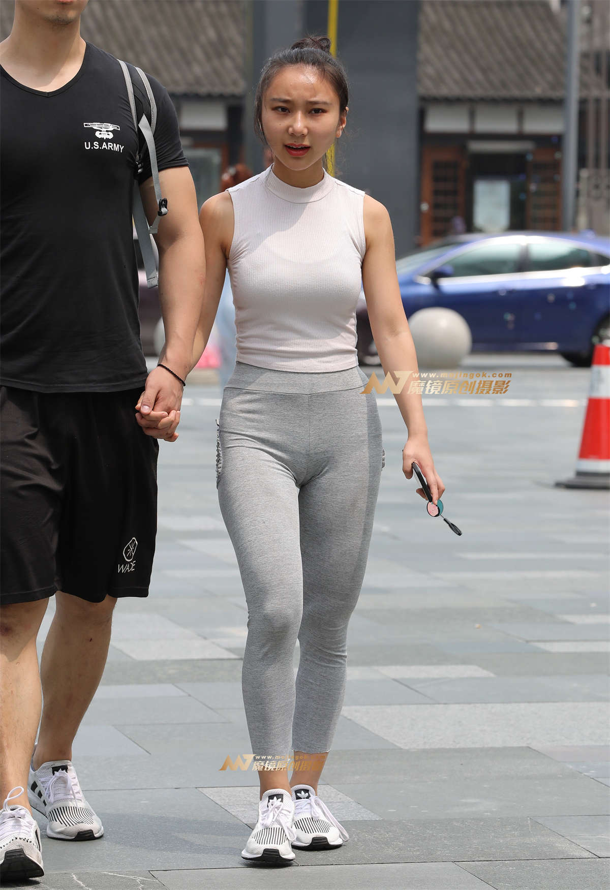 【视觉冲击赛帖】性感迷人女友，薄而透气的健美裤-日更街拍