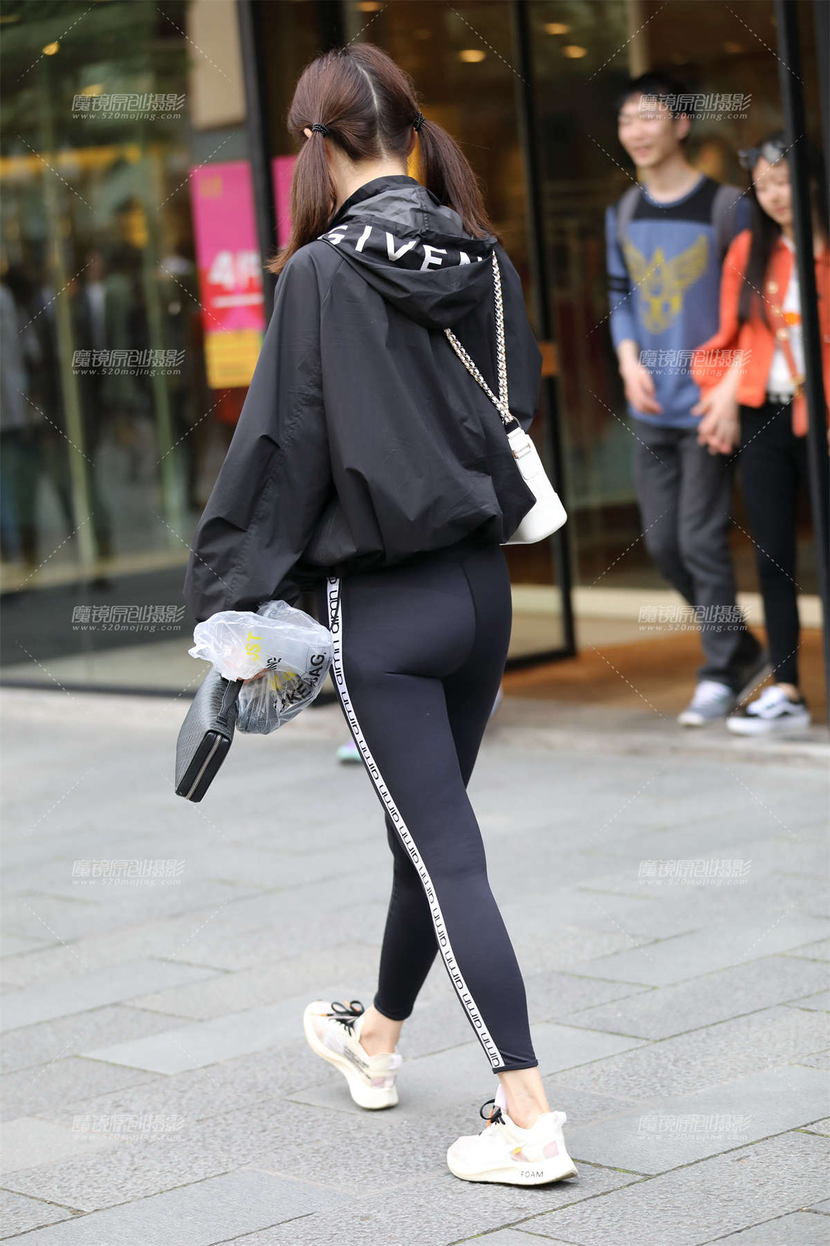 图片[2]-【欧阳幽明赛帖】黑色紧身裤美女-日更街拍