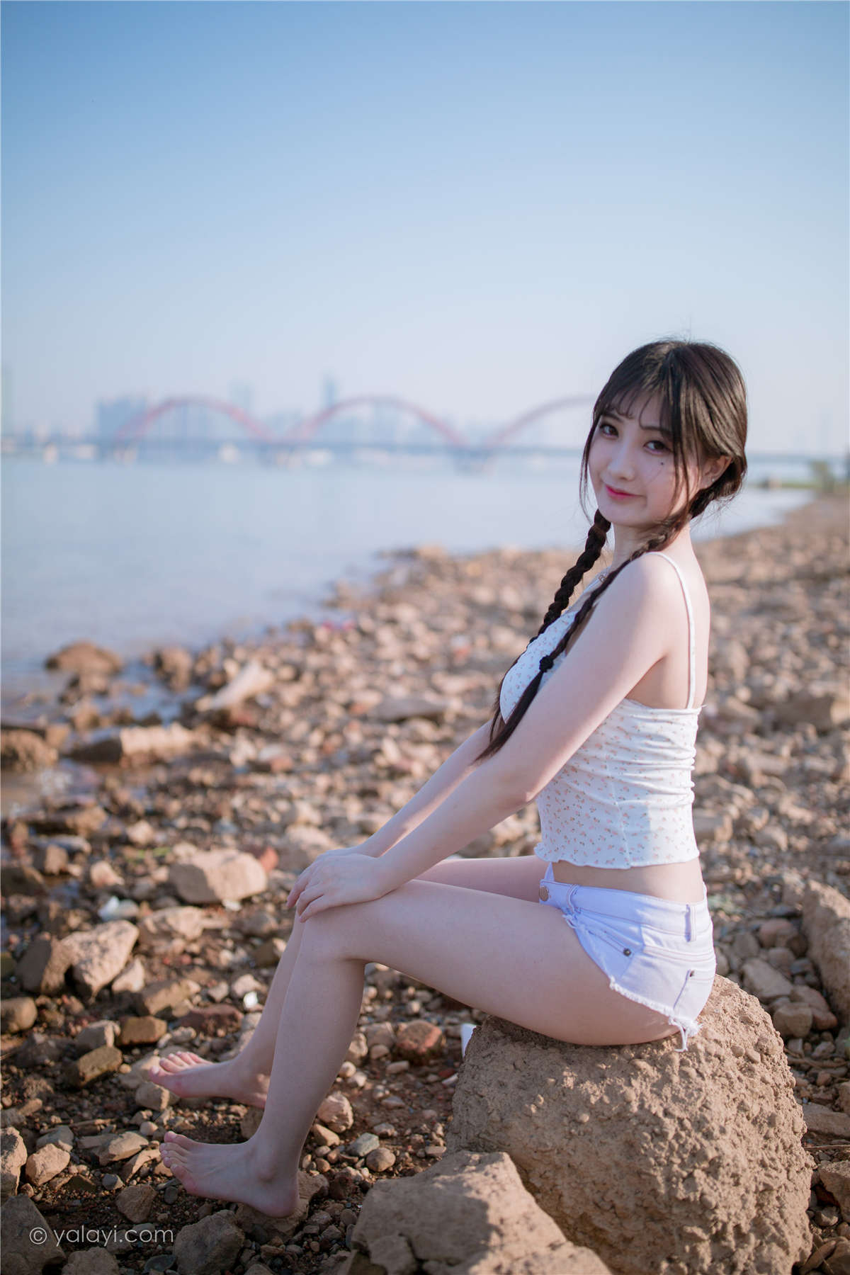 图片[2]-YALAYI雅拉伊 NO.736 瓶儿 去江边-日更街拍