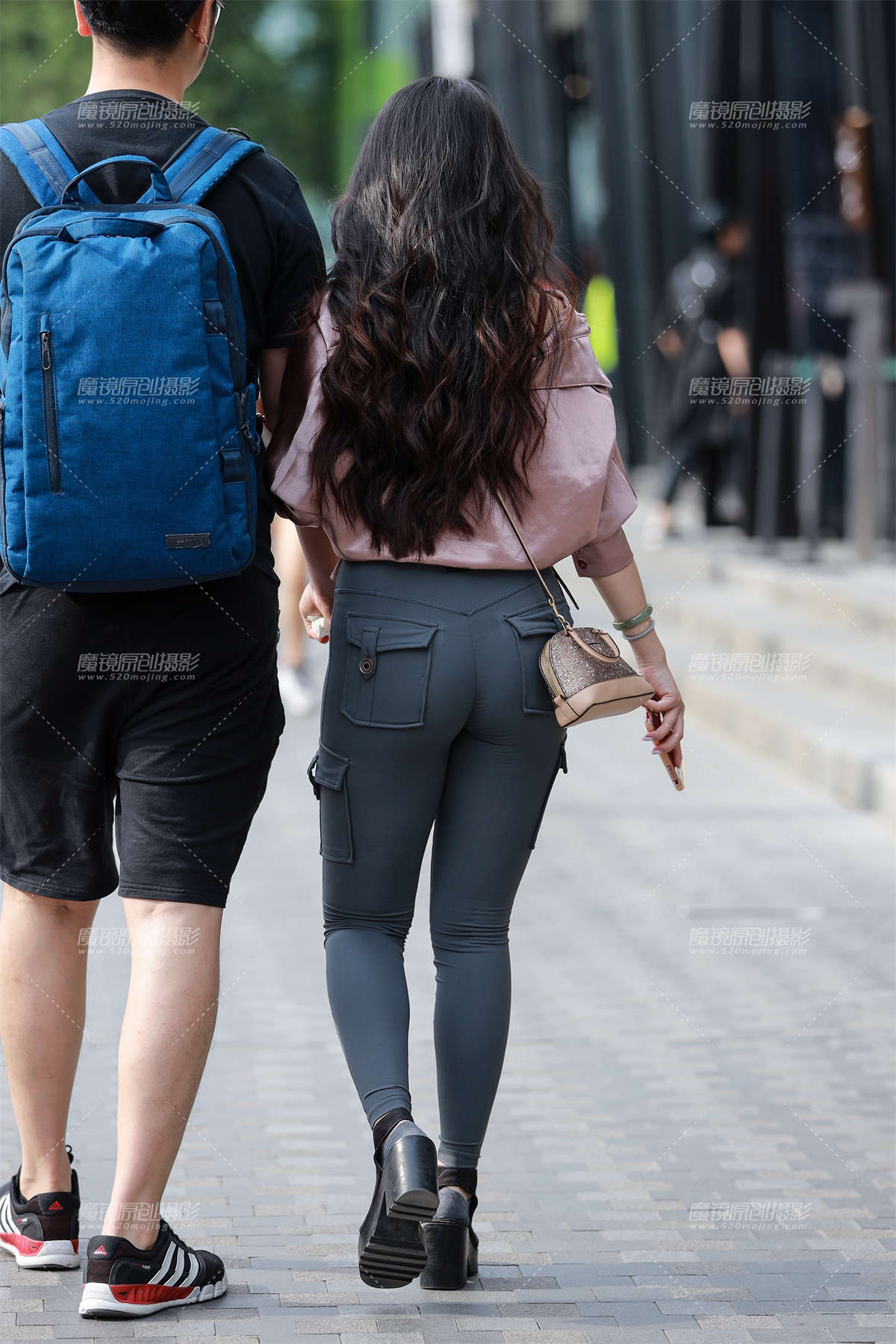 图片[2]-【小默赛帖】第1404篇★紧身裤美女★-日更街拍