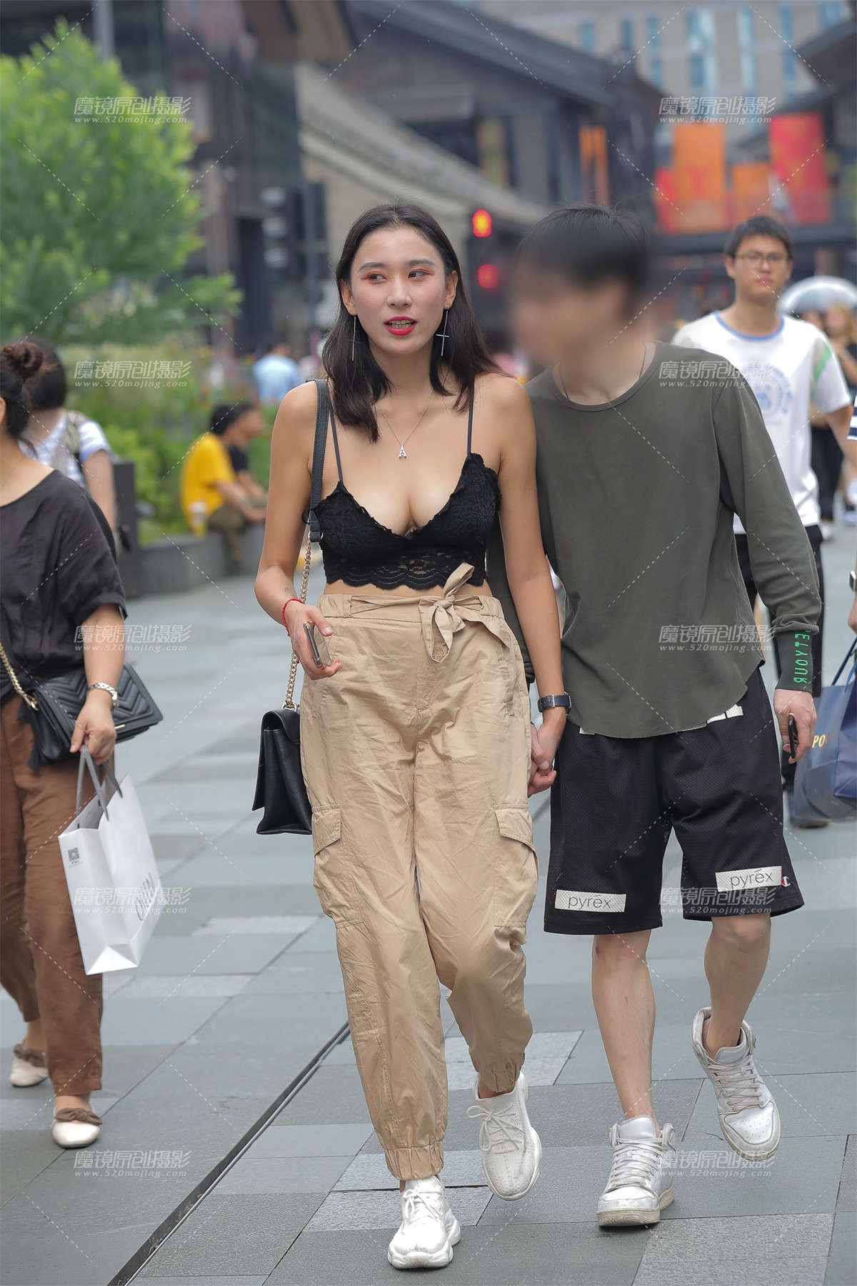 【凯恩赛贴】天气太热 性感吊带-日更街拍