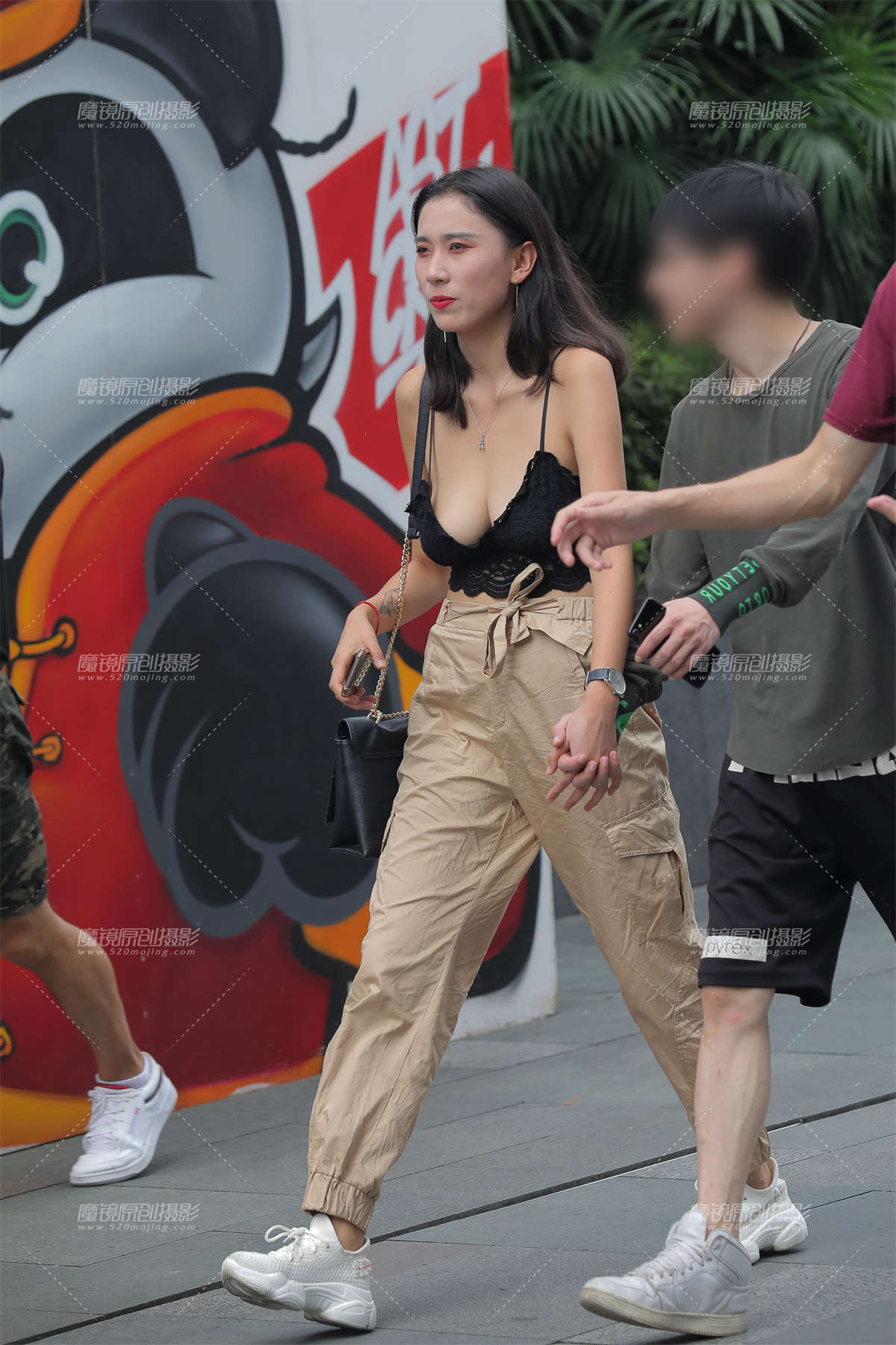 图片[2]-【凯恩赛贴】天气太热 性感吊带-日更街拍