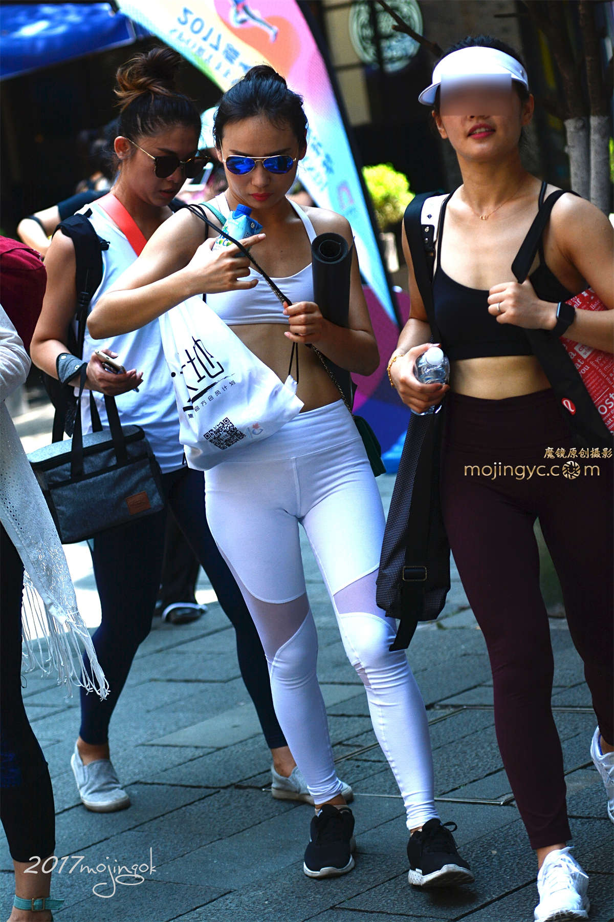 咔喳赛帖-白色总显得透-日更街拍