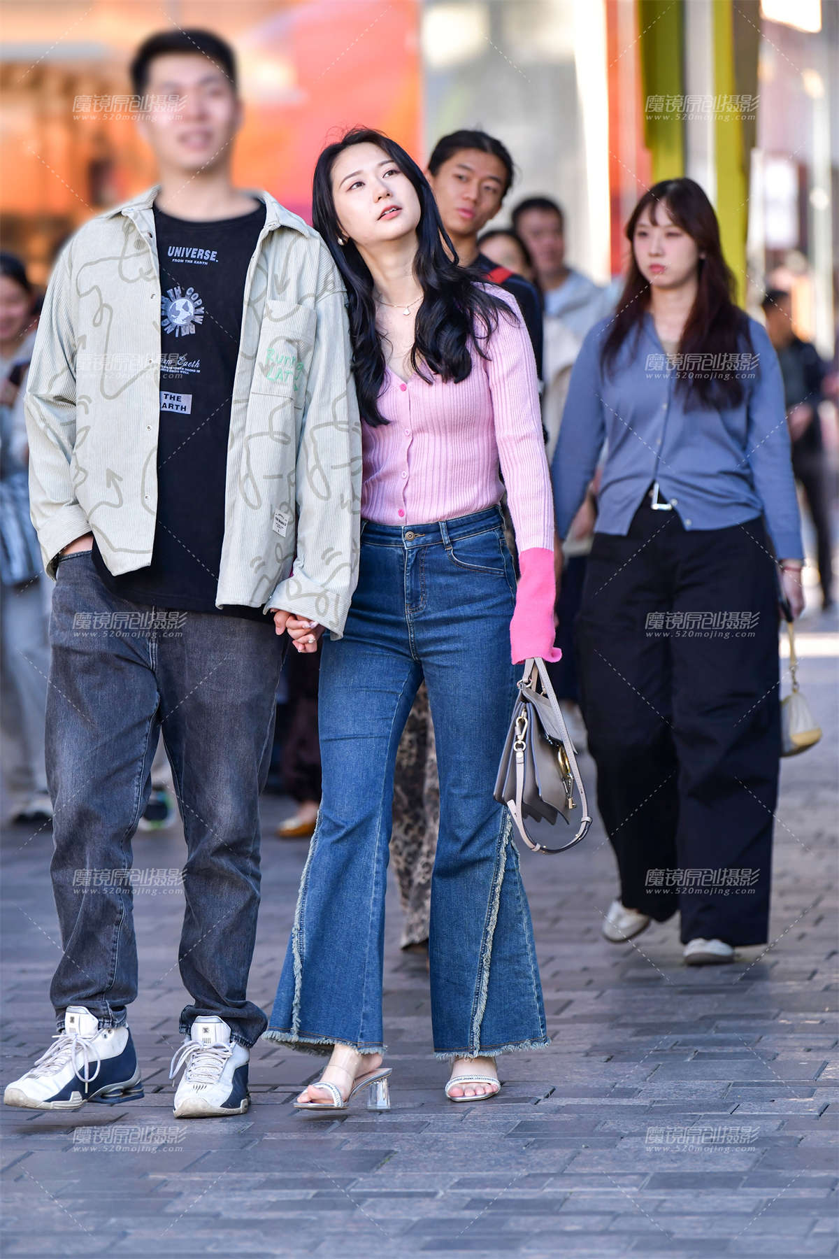 ★阔腿牛仔裤高挑美女-日更街拍