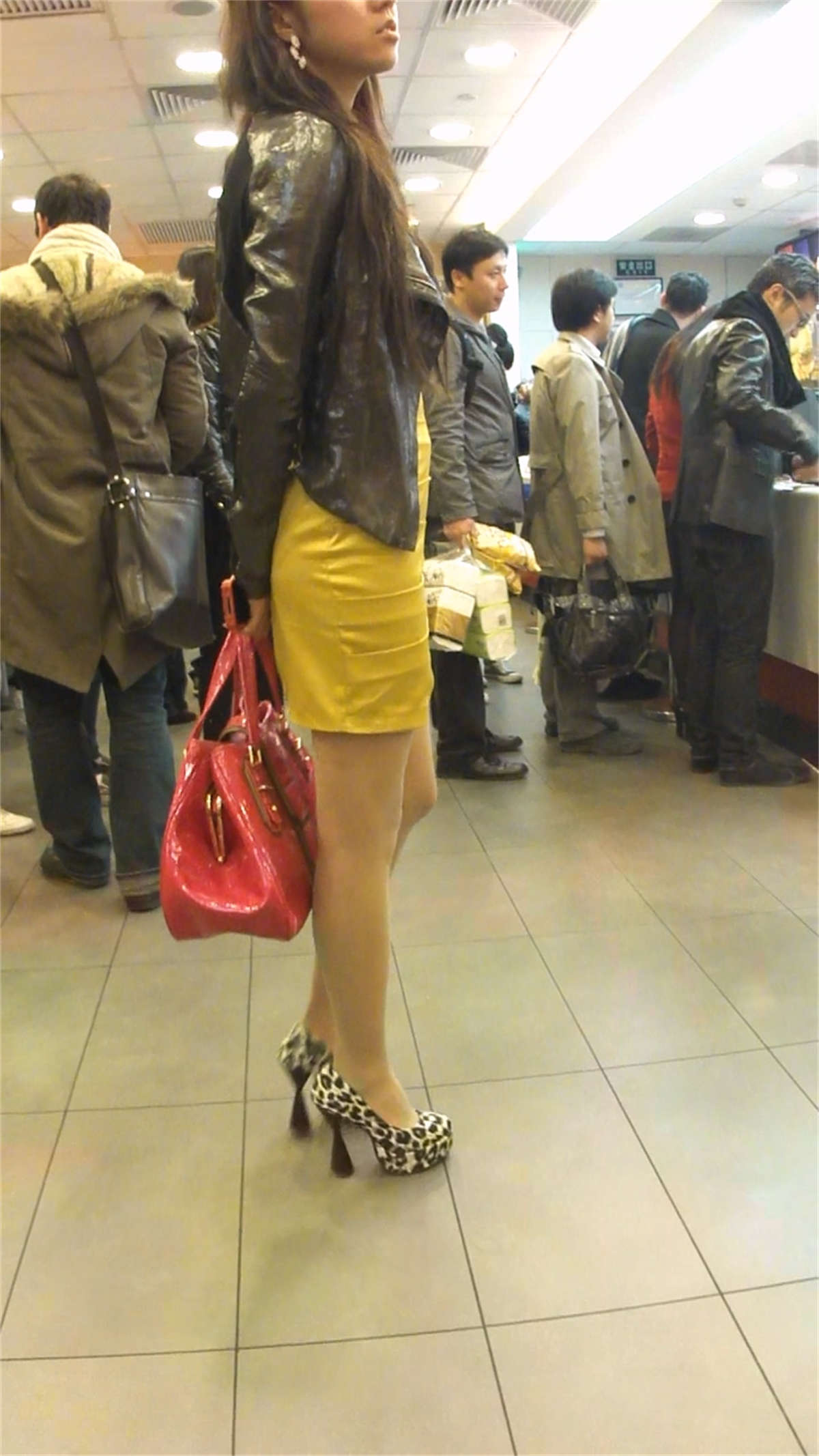 图片[2]-肉丝美腿豹纹高跟-日更街拍