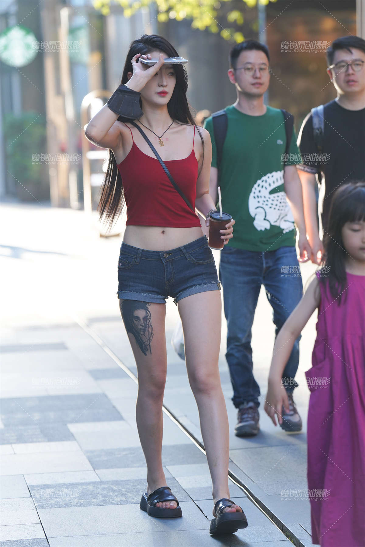 热裤长腿-日更街拍