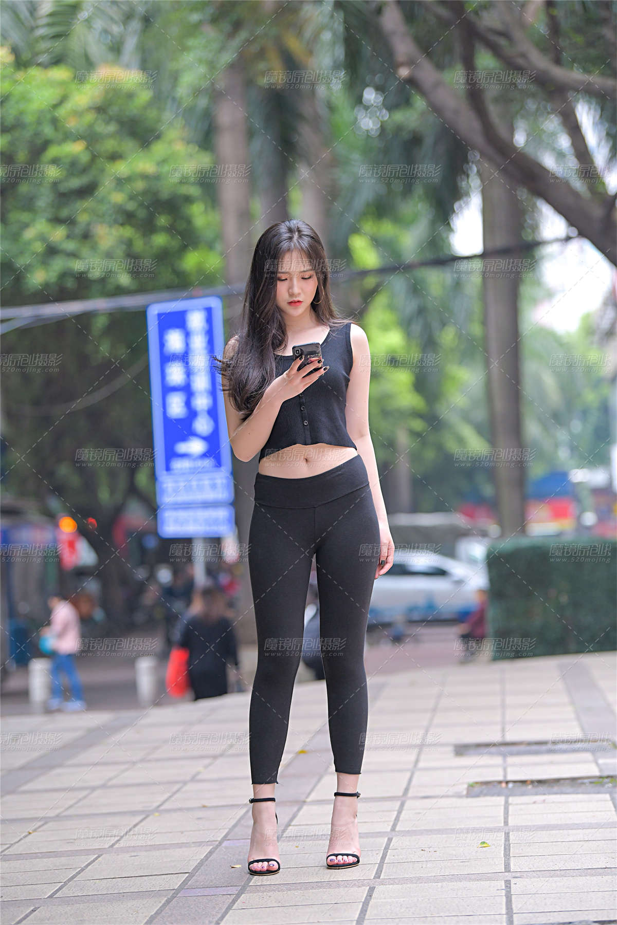 【红石模拍作品】极品黑色瑜伽裤美女-日更街拍