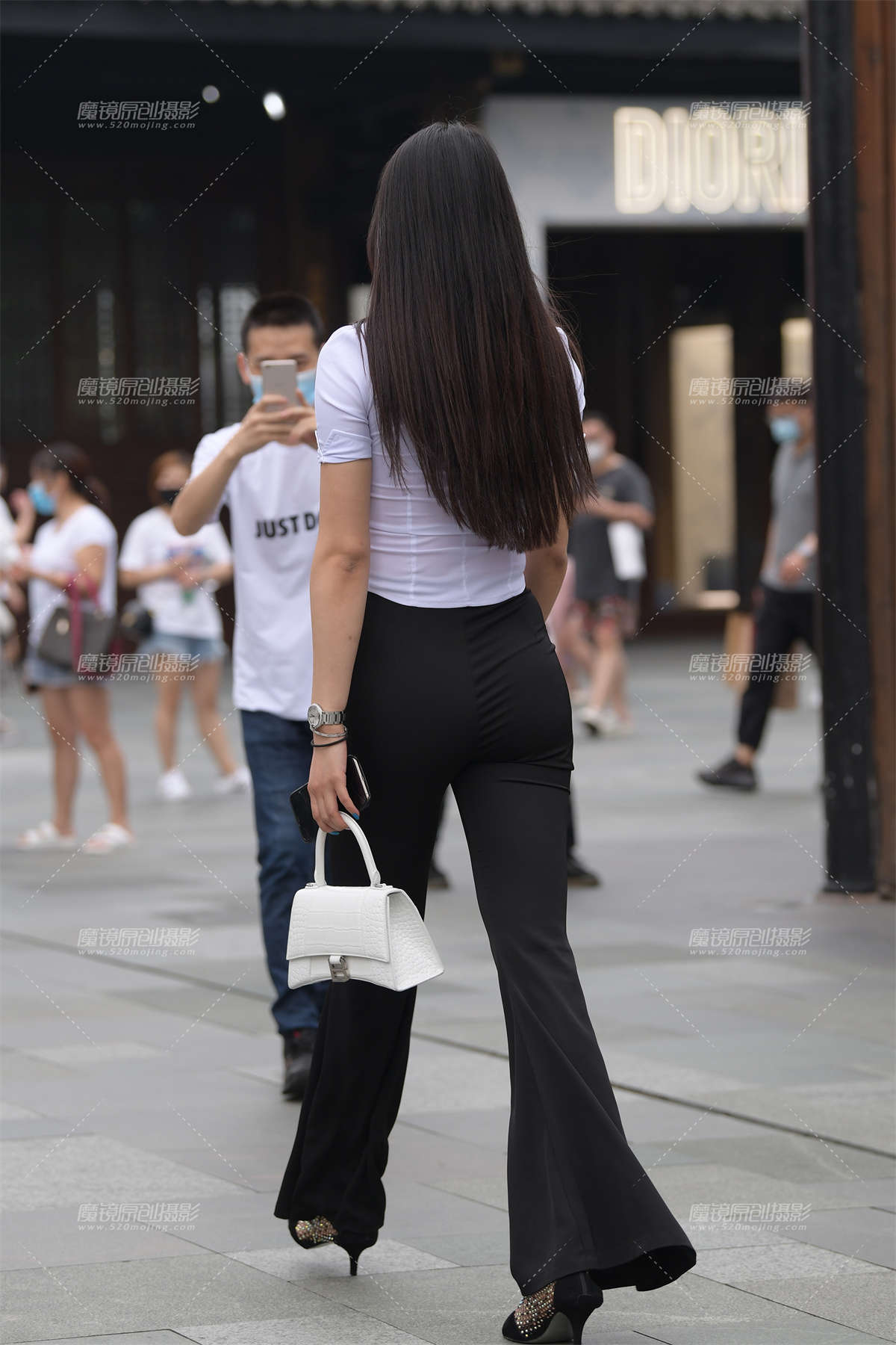 图片[2]-身材爆表的小姐姐-日更街拍