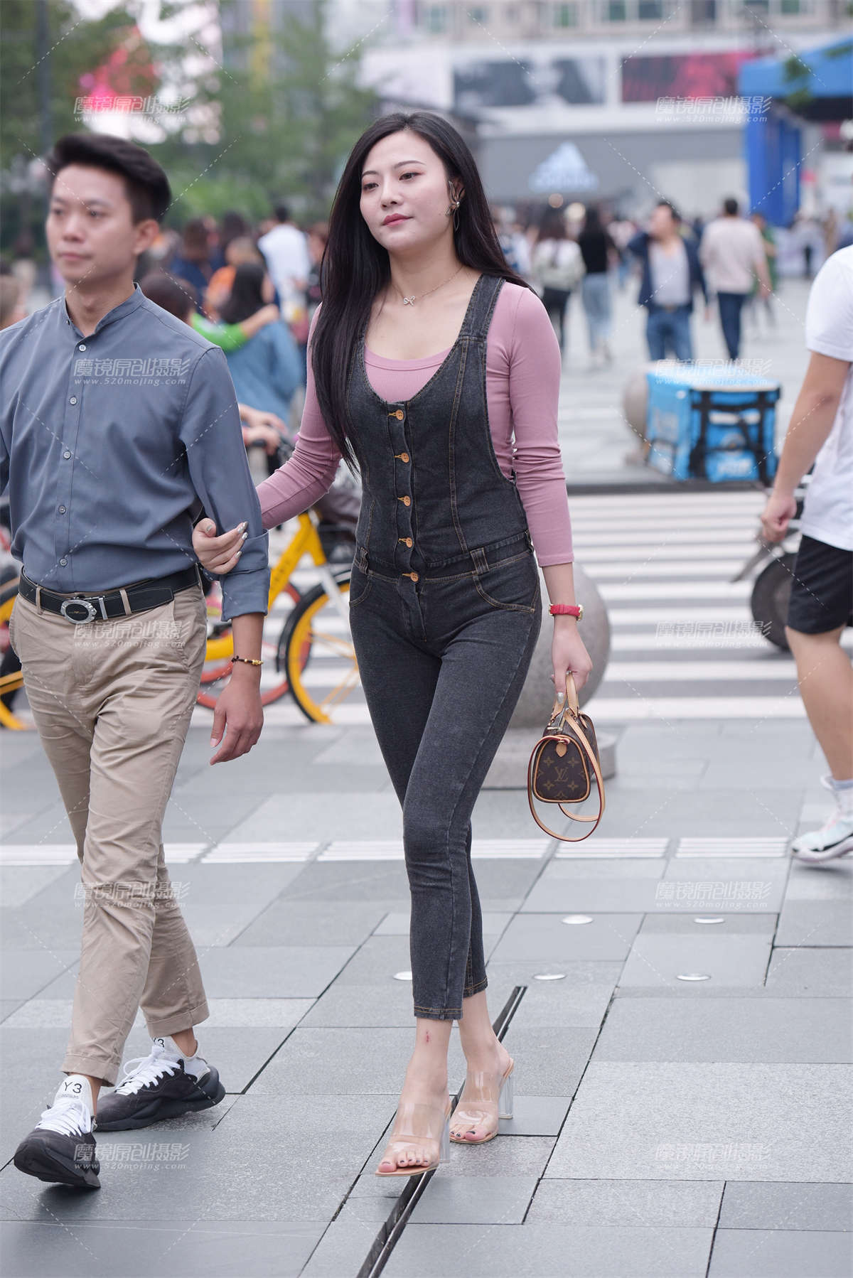 高跟长腿美女-日更街拍