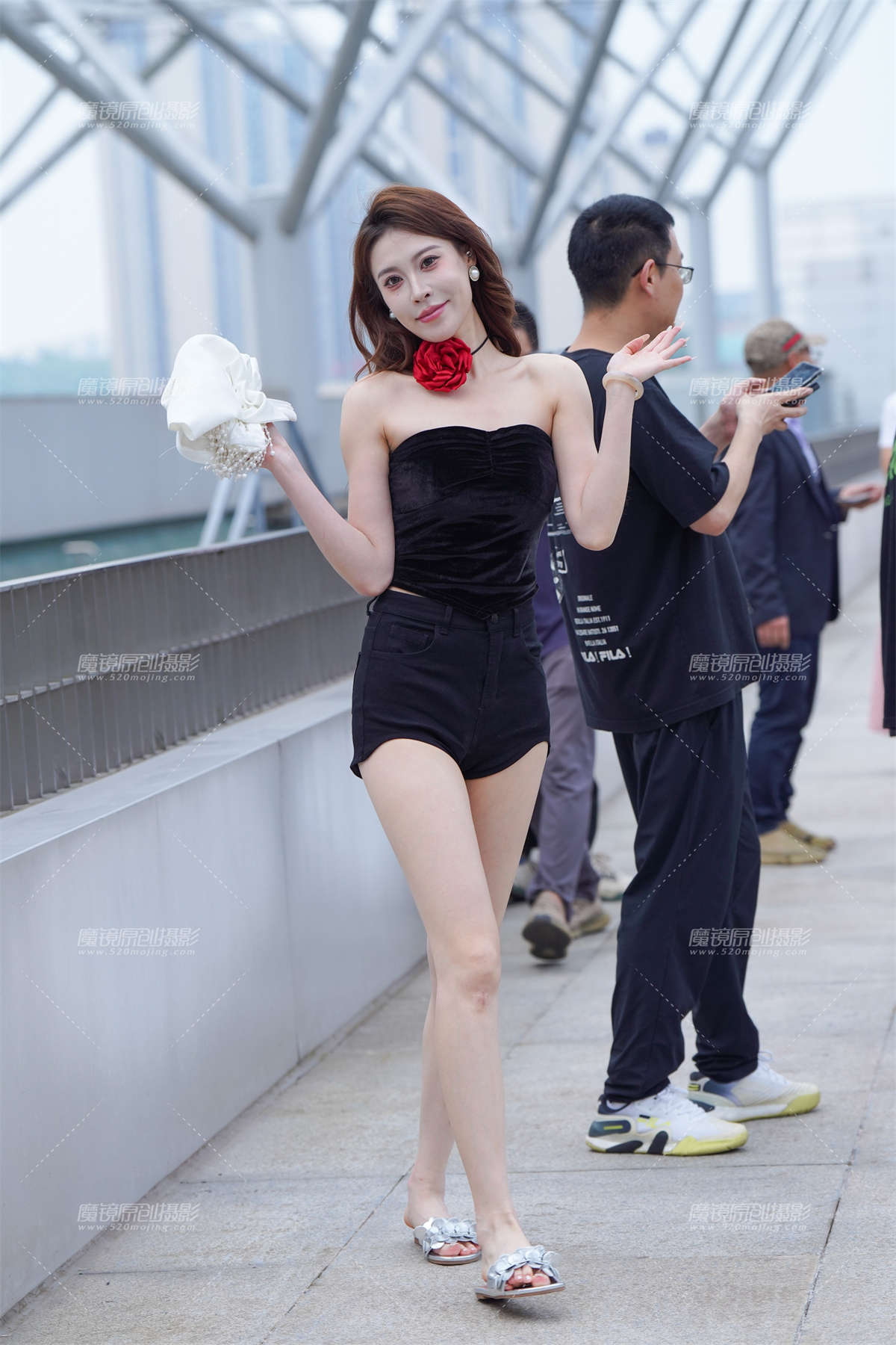 热裤长腿-日更街拍