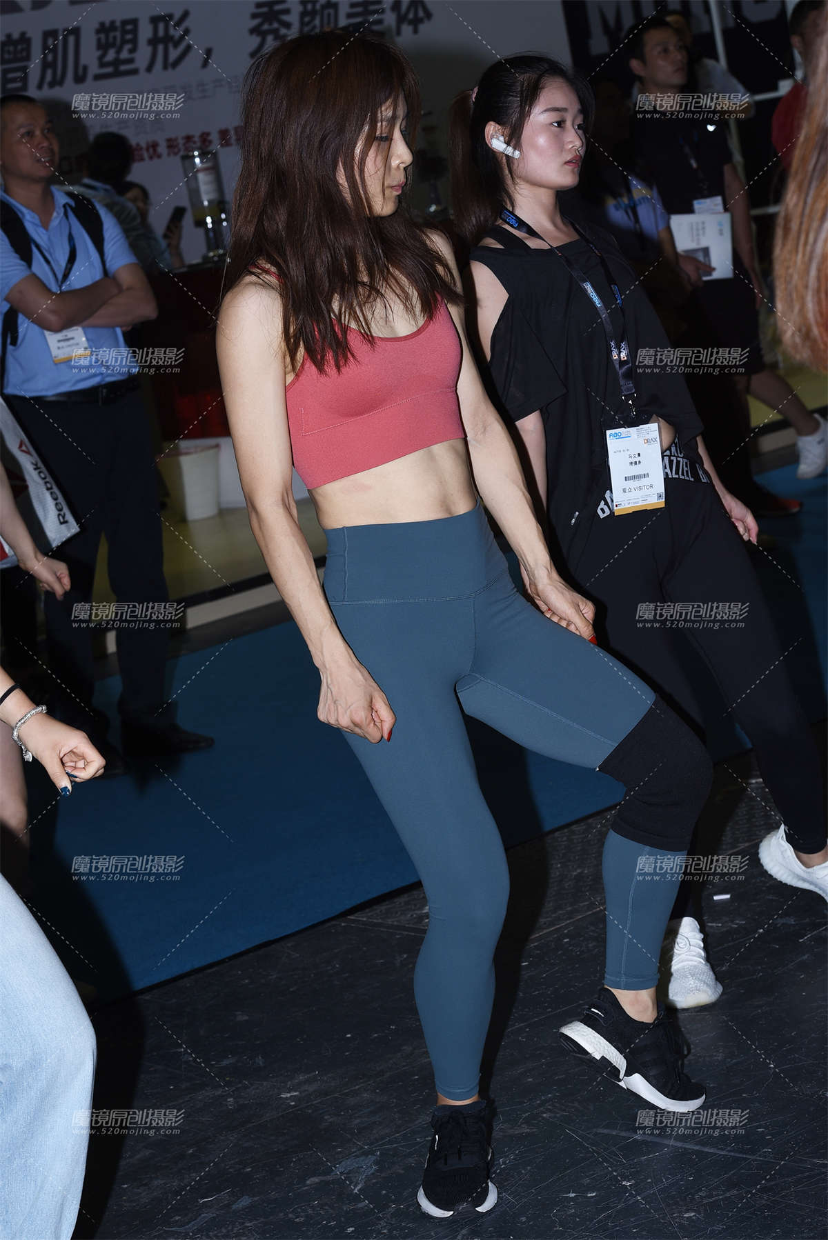 【咔喳赛贴】热舞-日更街拍