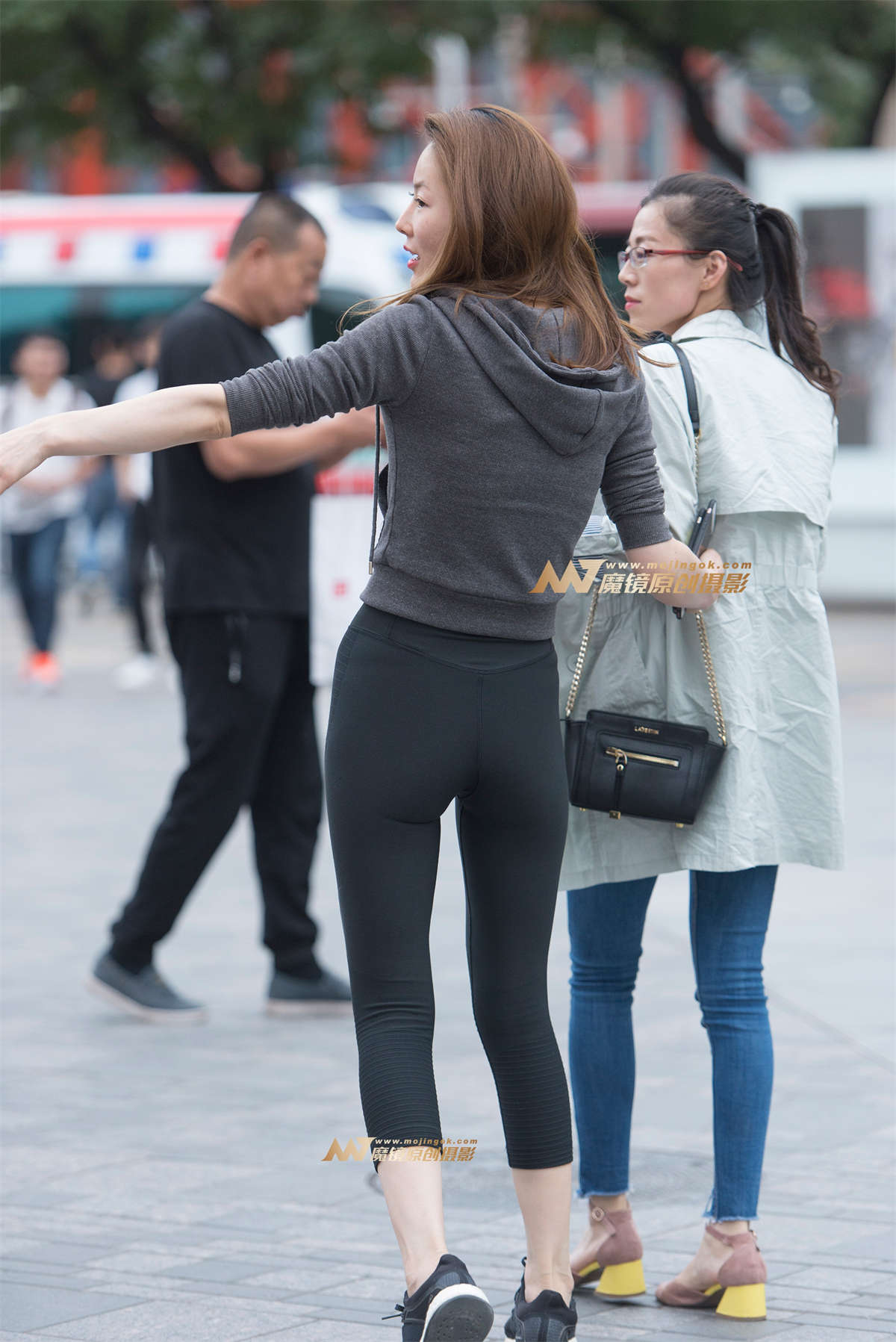 图片[2]-紧身健身裤美女-日更街拍