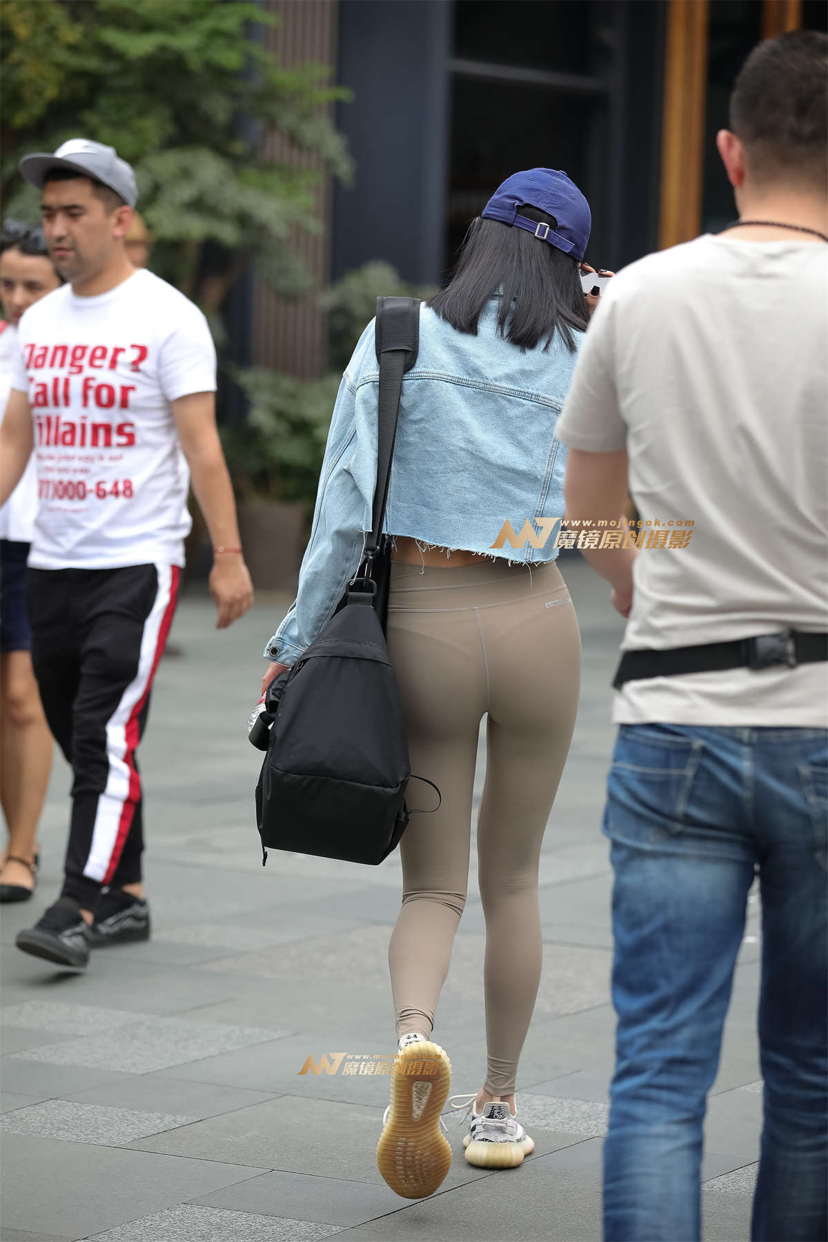 图片[2]-【凯恩赛帖】极品鸭舌帽墨镜紧身瑜伽裤美女-日更街拍