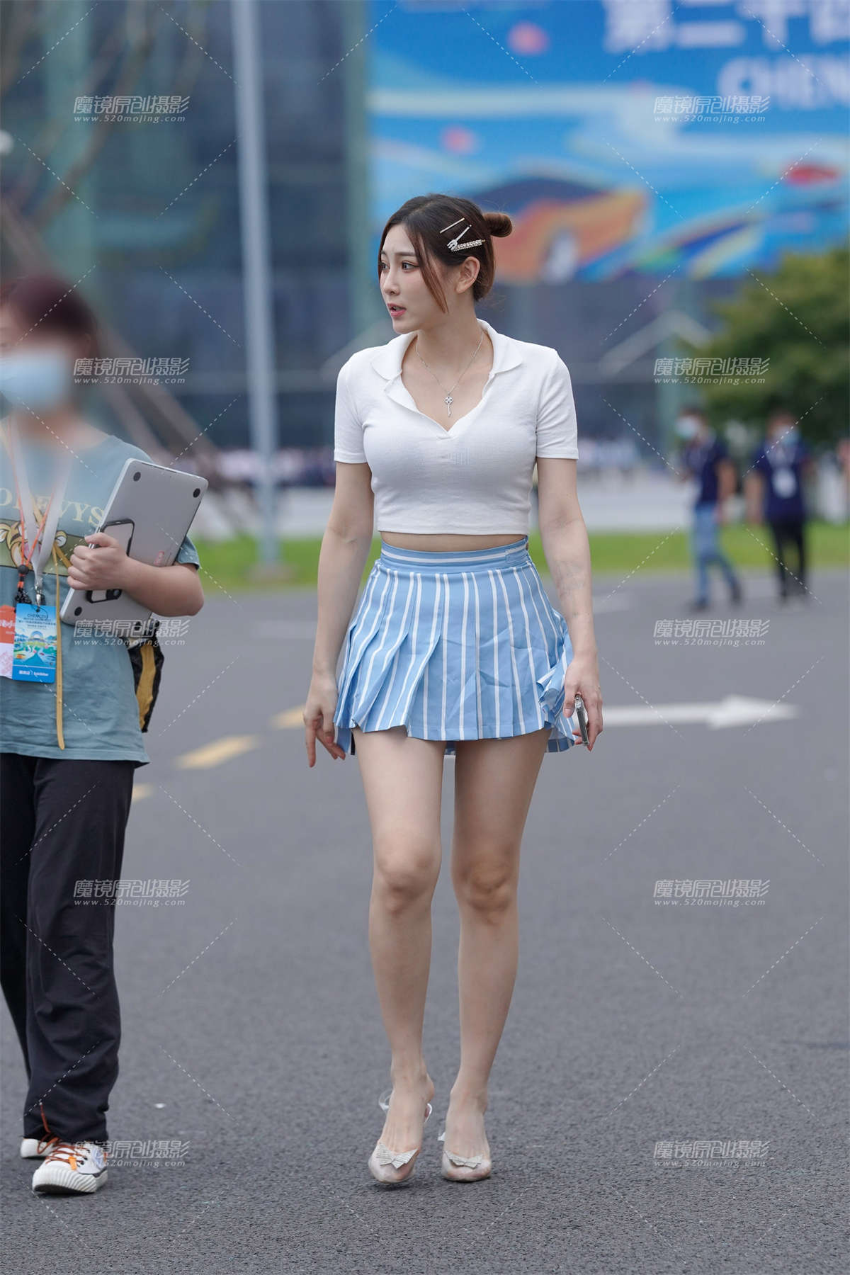 一颦一笑 目若秋水-日更街拍