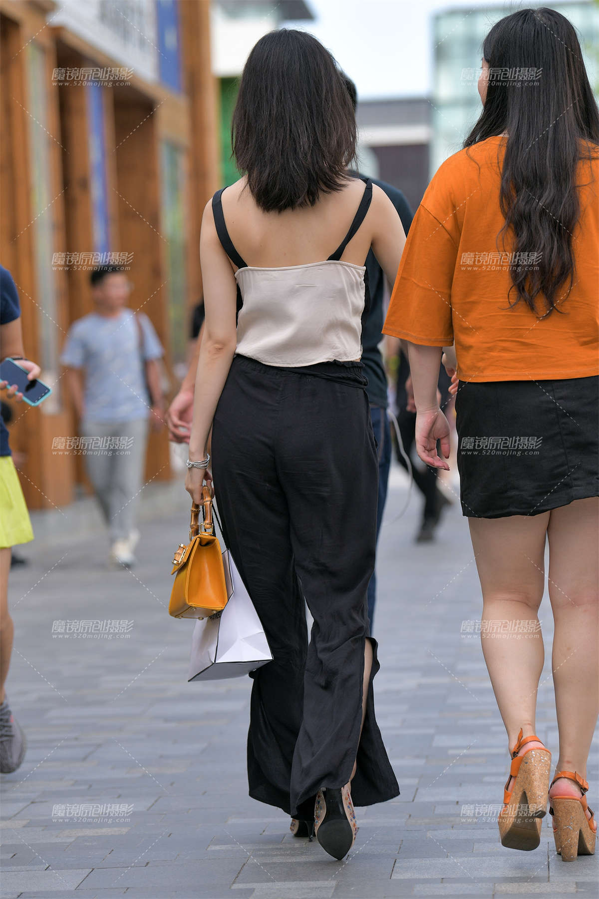 图片[2]-逛街性感美女-日更街拍