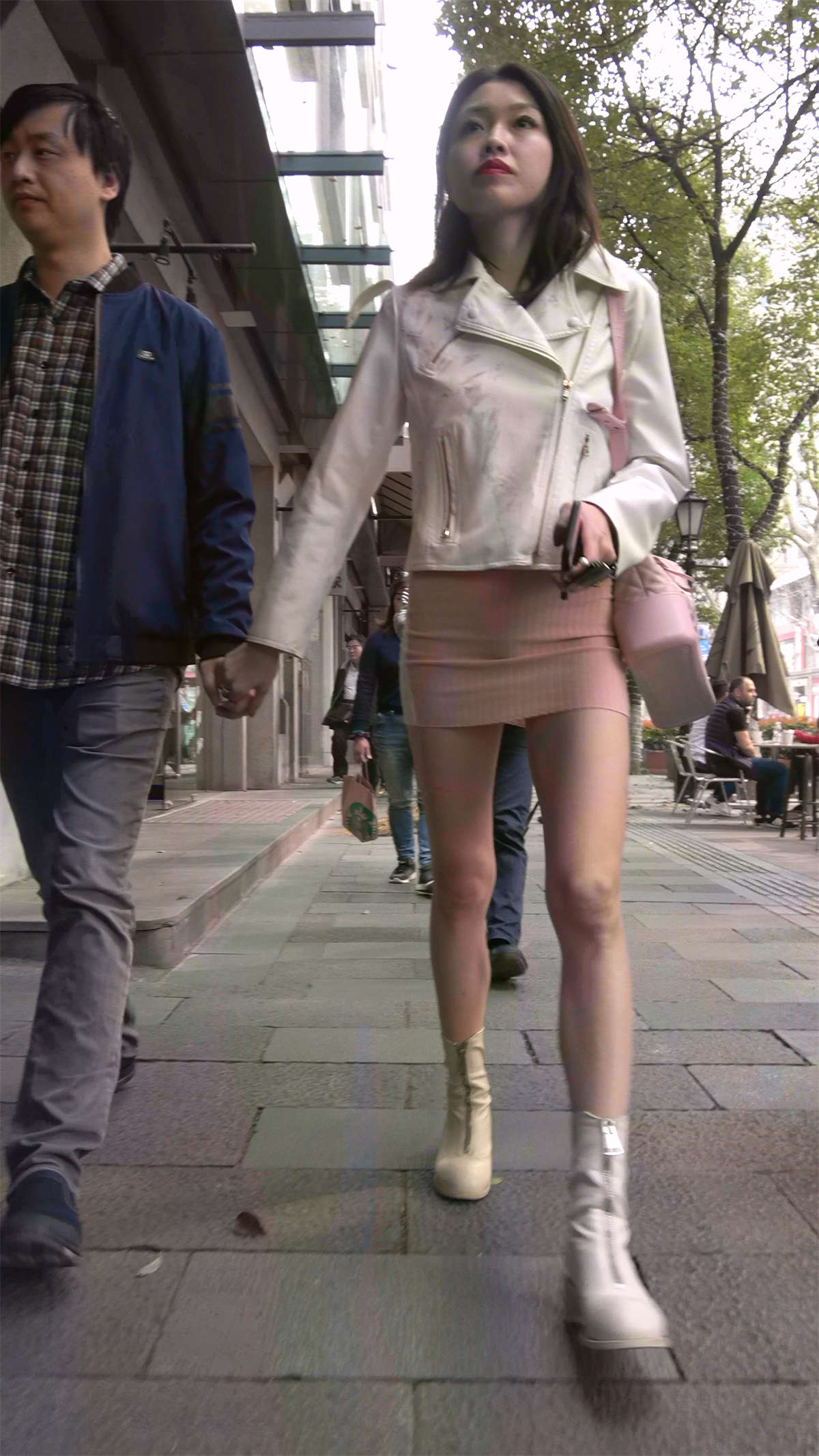 图片[2]-粉色短裙丝袜气质美女-日更街拍