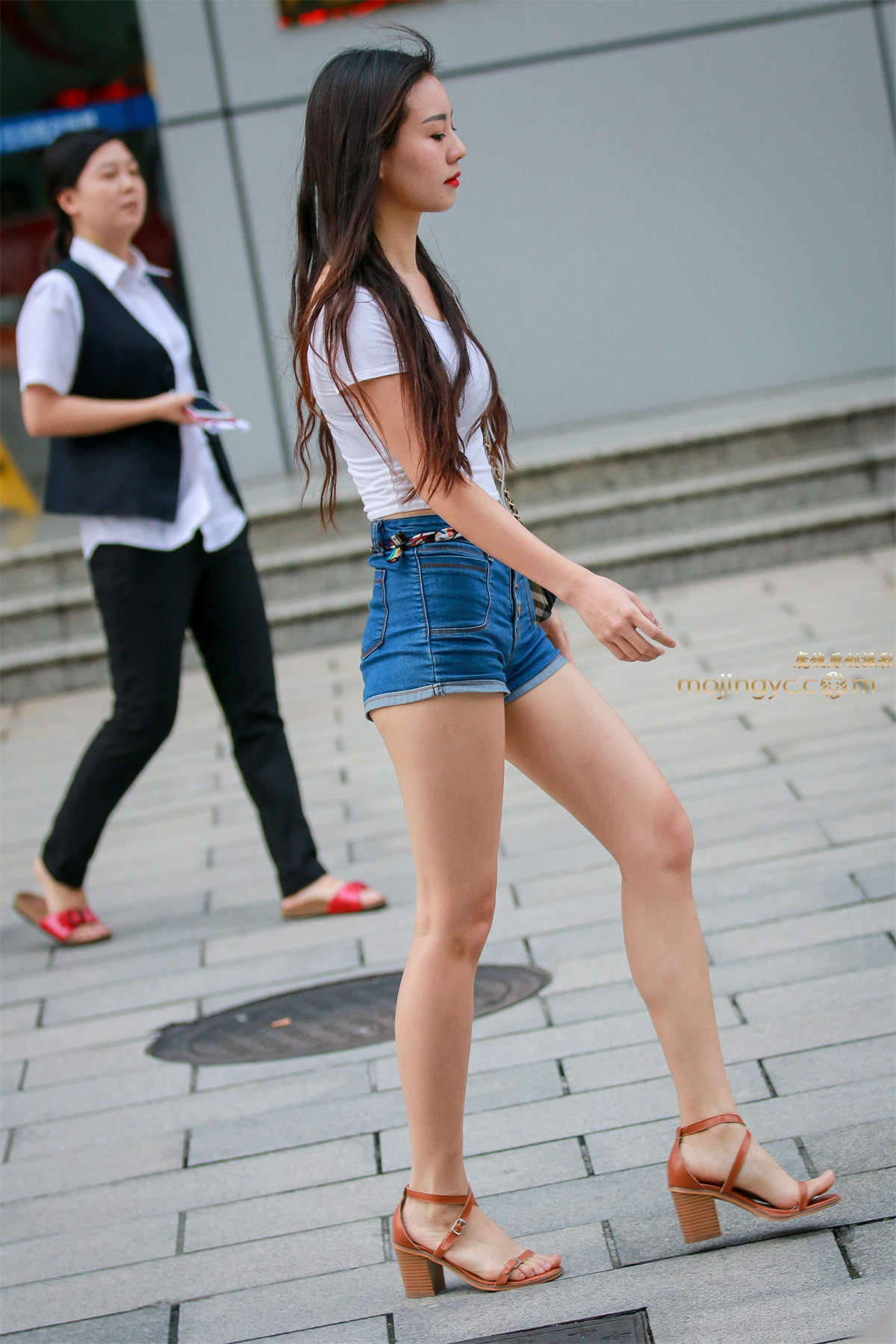 图片[2]-热裤 长腿-日更街拍