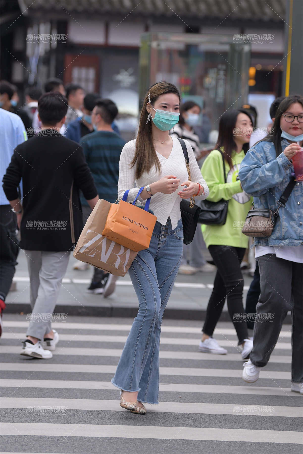 长腿紧牛小姐姐，身材真棒~-日更街拍