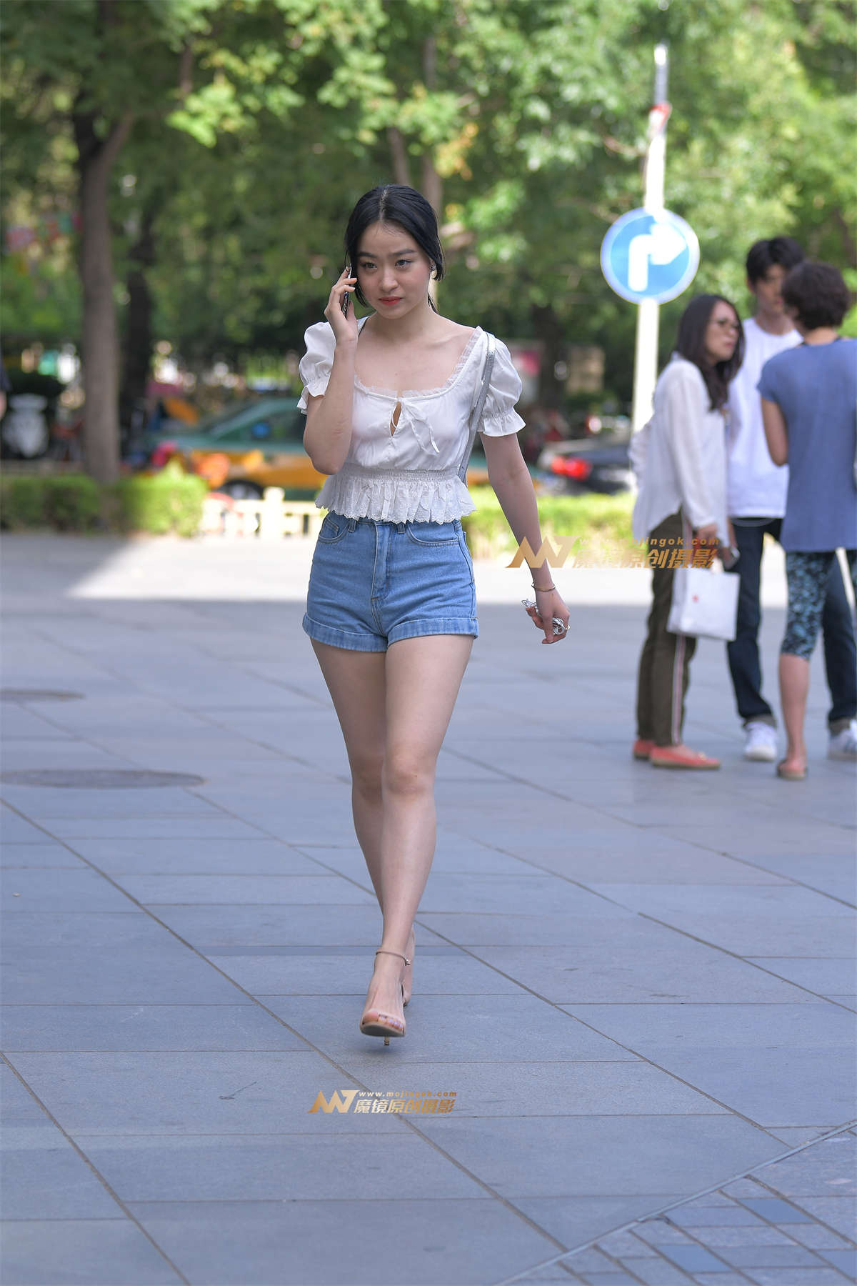 【红石赛帖】爱笑的长腿高跟美女-日更街拍