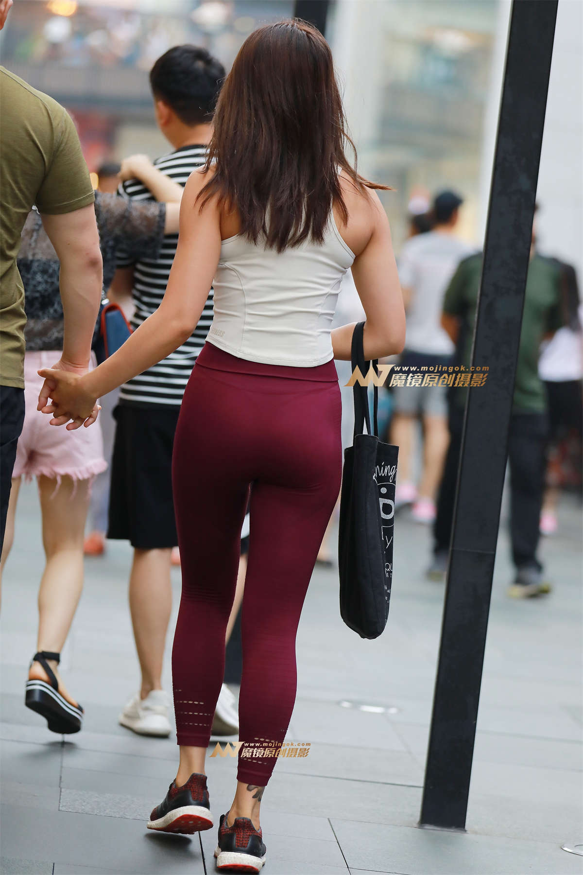 图片[2]-【视觉冲击赛帖】艳遇最美的她，酒红色的味道-日更街拍