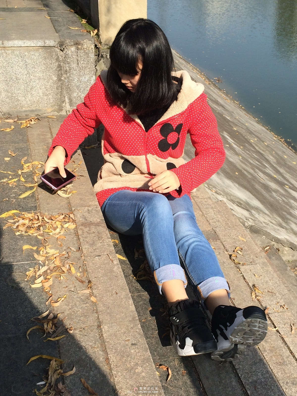 图片[2]-MZSOCK-2018 No.57 荷塘边可爱又害羞的小妹妹 卡通棉袜-日更街拍