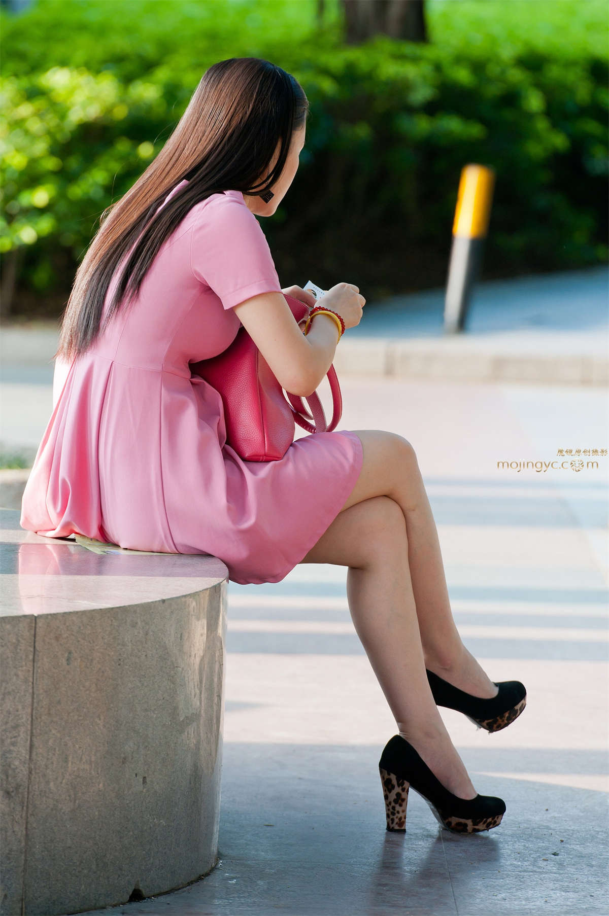 连衣裙，裸腿，高跟-日更街拍