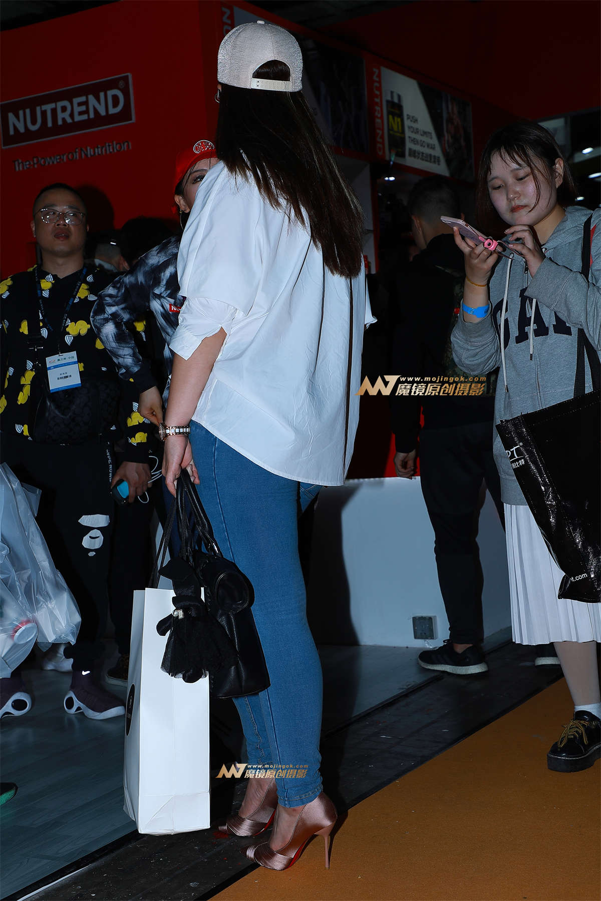 图片[2]-【街拍之魂赛帖】B27、带帽子的牛仔女孩-日更街拍