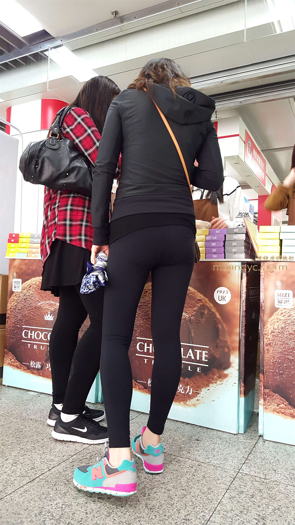 手机拍摄-地铁里的美妹-（14p）-日更街拍